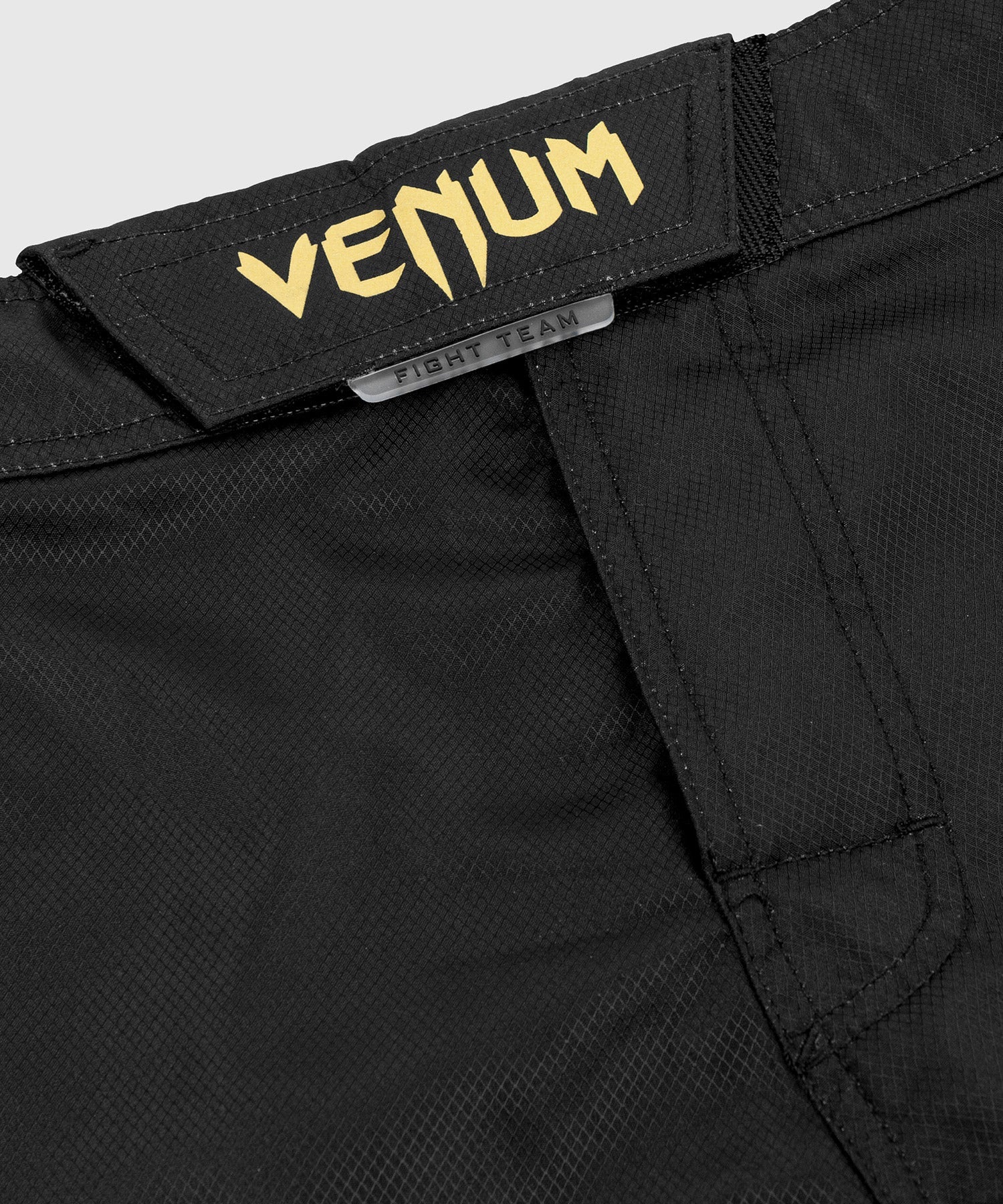 Venum Light 3.0 Fightshorts - Black/Gold - Image 5
