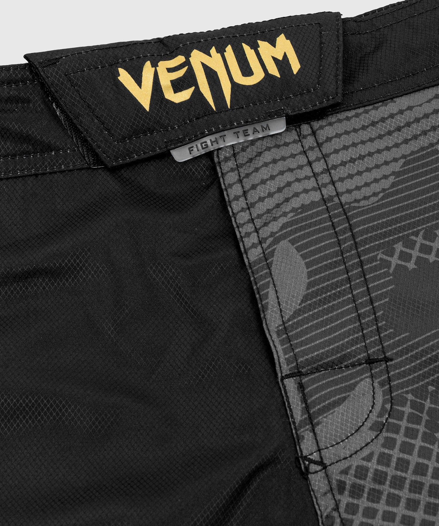 Venum Light 3.0 Fightshorts - Gold/Black - Image 5