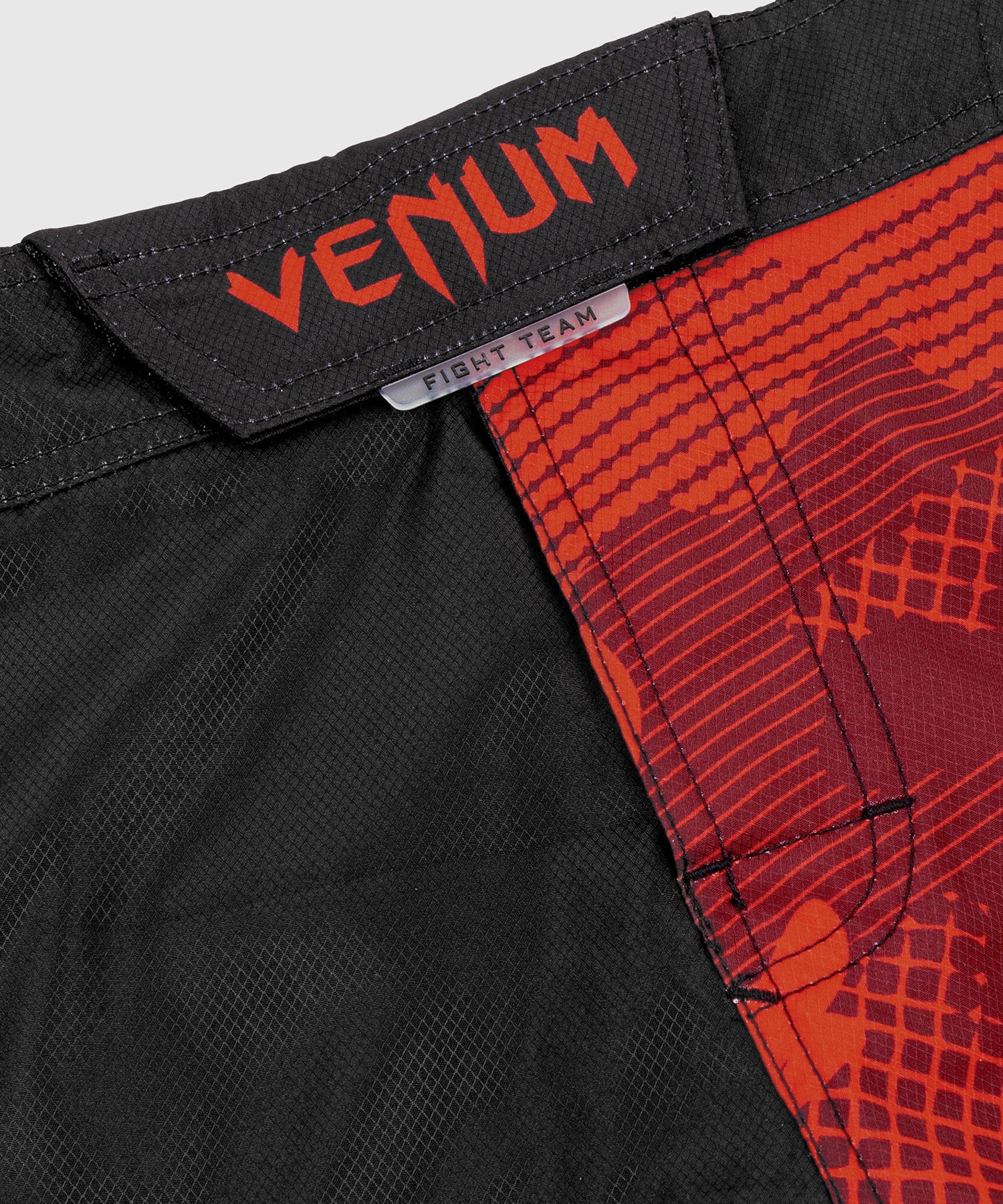 Venum Light 3.0 Fightshorts - Red/Black - Image 5