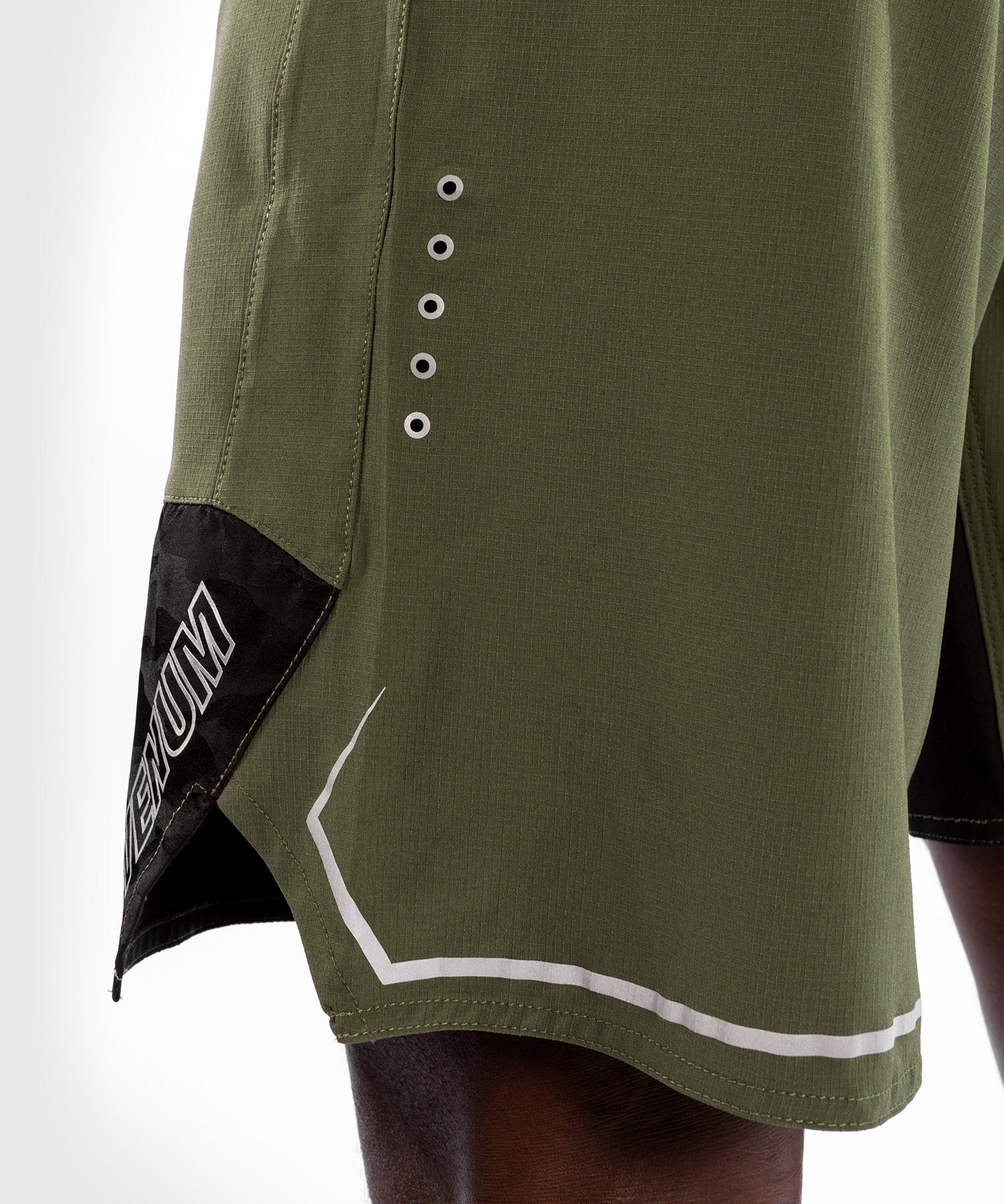 Venum Light 4.0 Fightshort - Khaki/Silver - Image 7