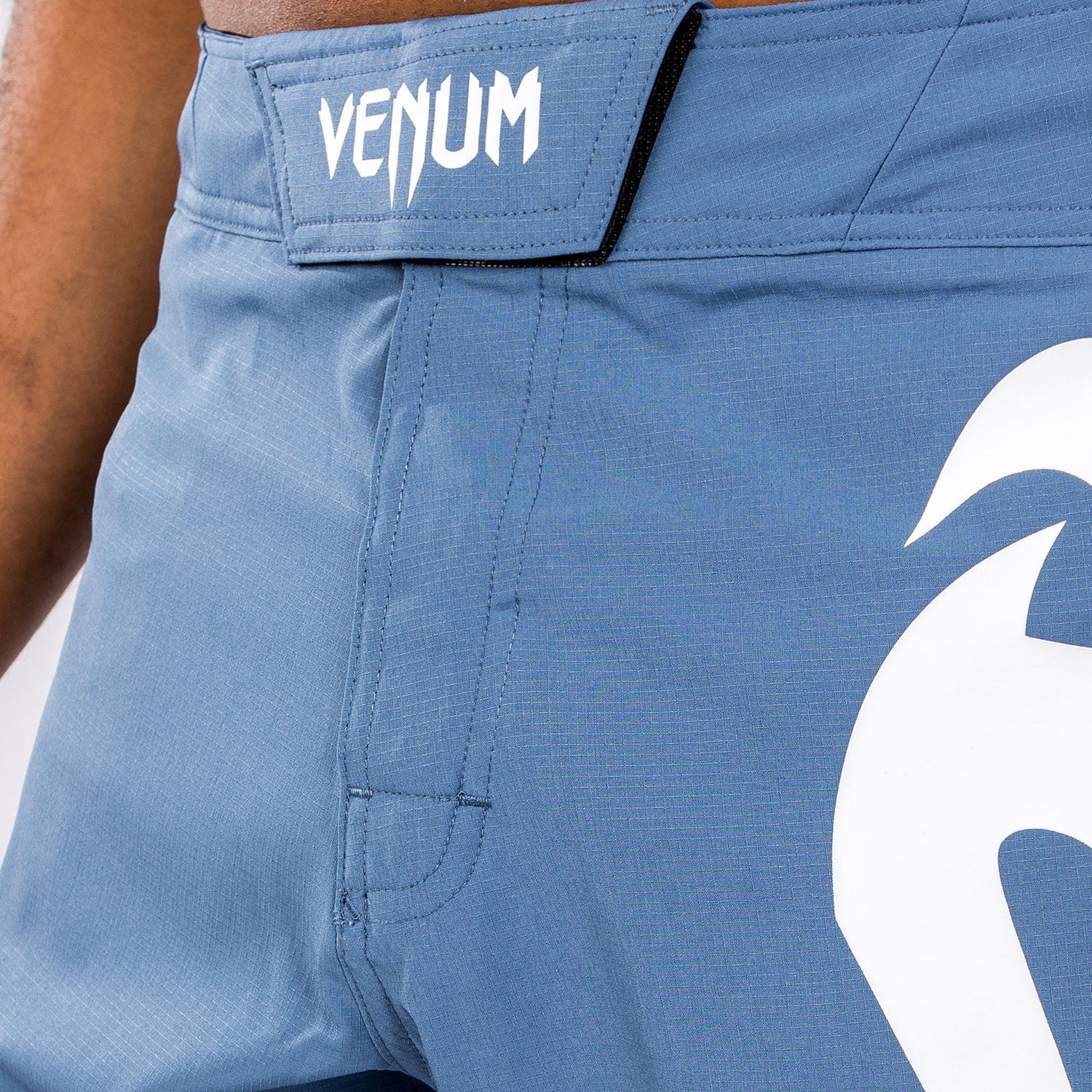 Venum Light 5.0 Fightshort - Blue/White - Image 5