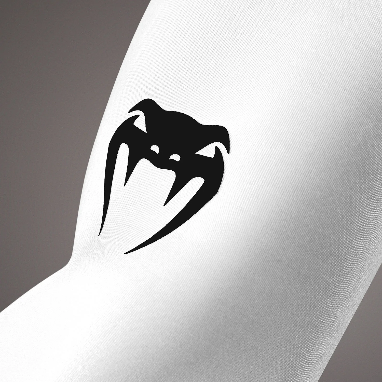 Venum Lineup Arm Sleeves - White/Black - Image 3