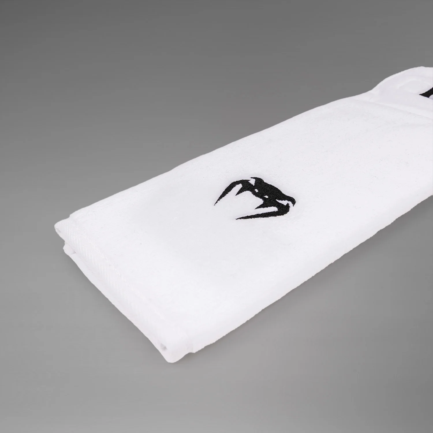 Venum Lineup Football Towel - White/Black - Image 3