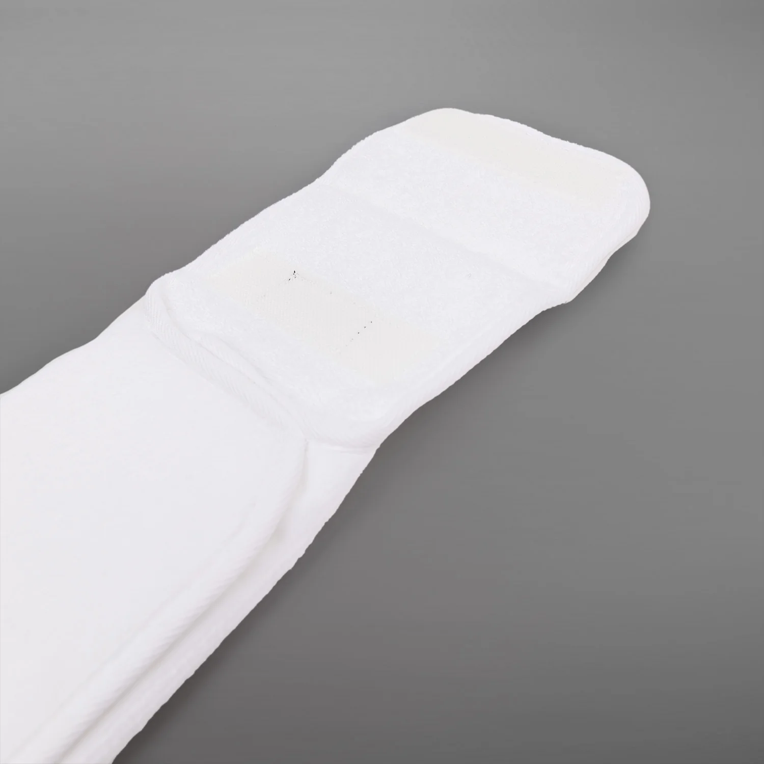 Venum Lineup Football Towel - White/Black - Image 4