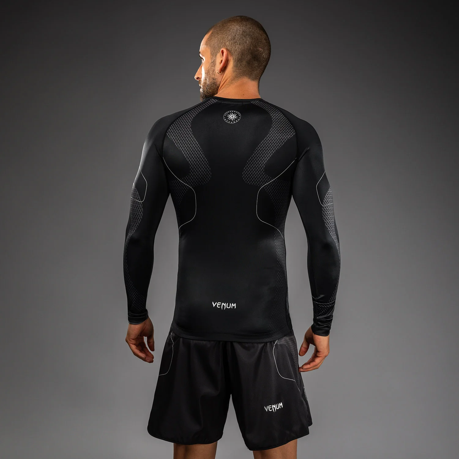 Venum Nexus Long Sleeve Rashguard - Black/Silver - Image 3