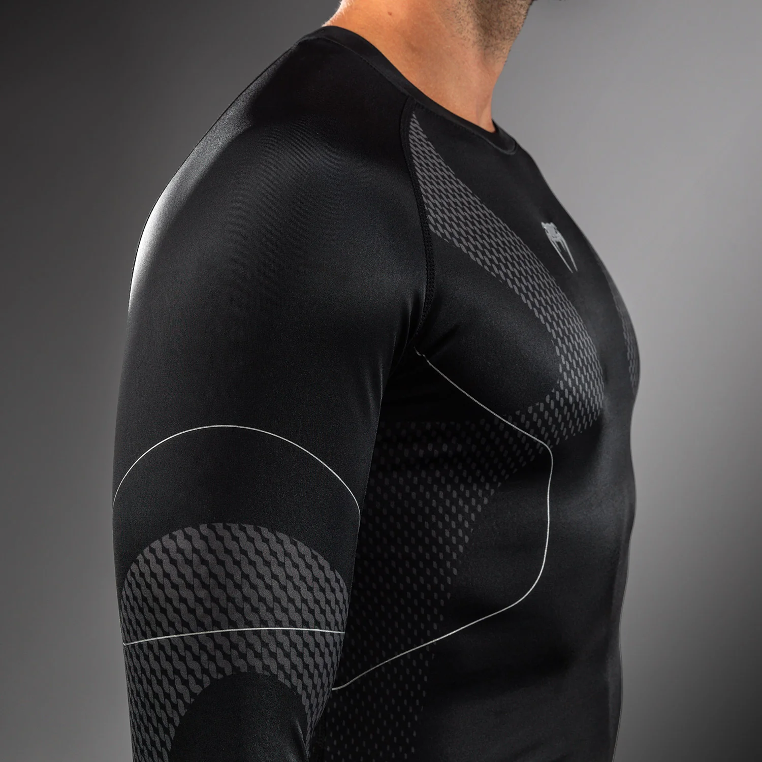 Venum Nexus Long Sleeve Rashguard - Black/Silver - Image 4