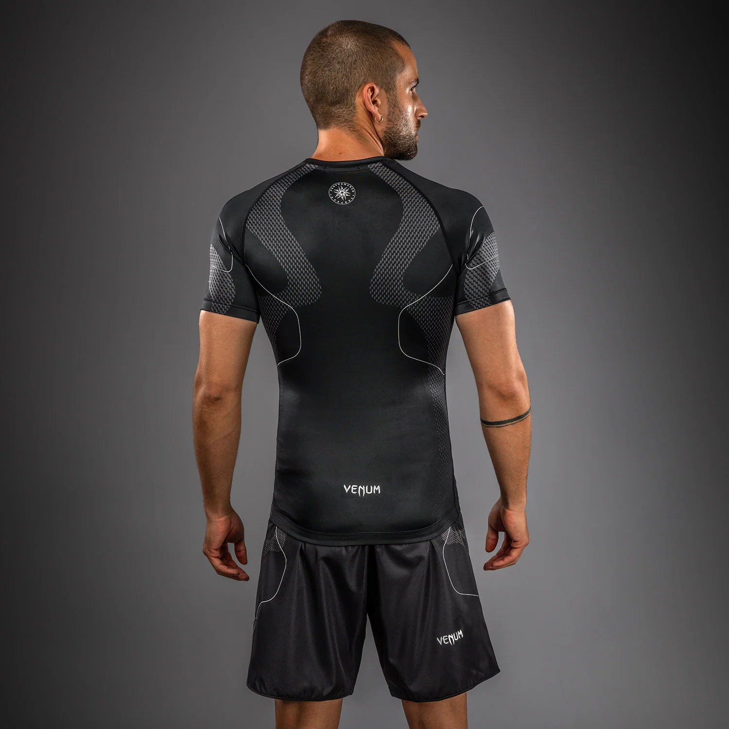 Venum Nexus Short Sleeve Rashguard - Black/Silver - Image 3