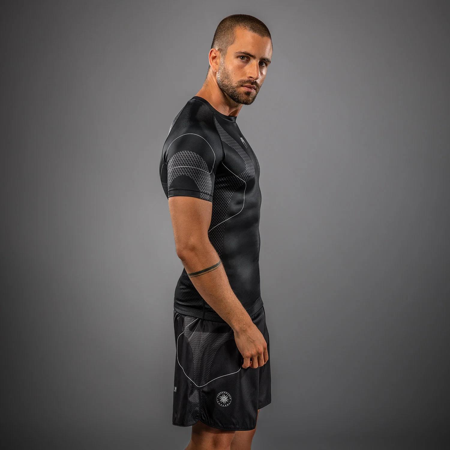Venum Nexus Short Sleeve Rashguard - Black/Silver - Image 7
