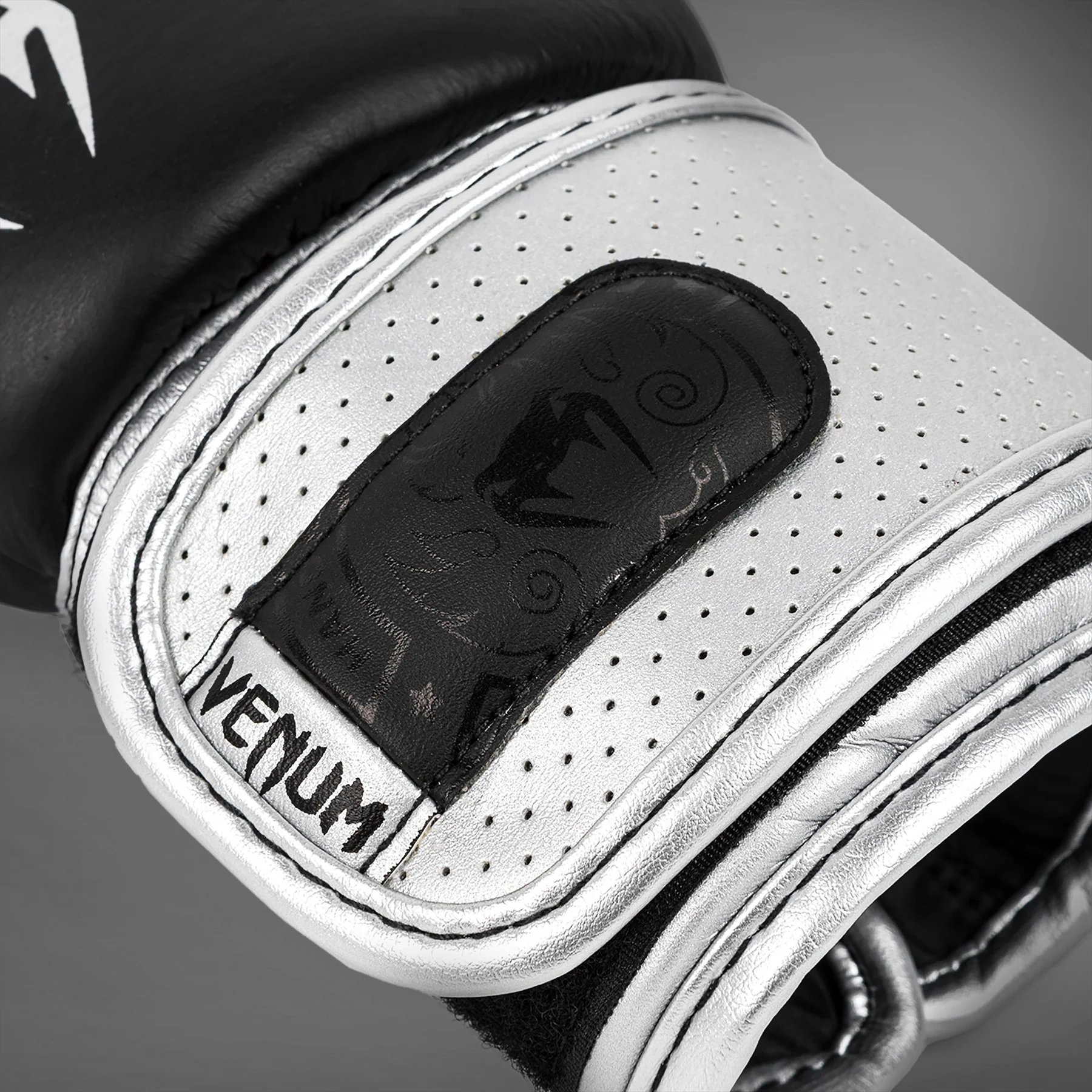 Venum Power 2.0 Boxing Gloves - Black/Silver - Image 5