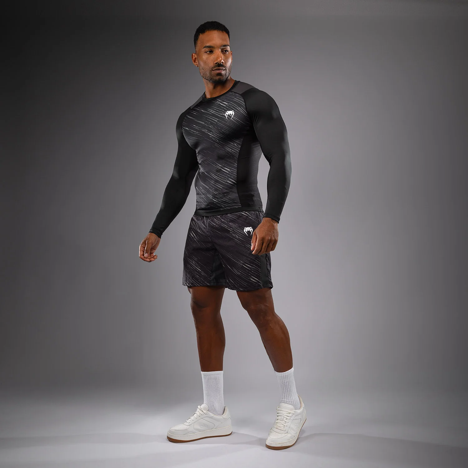 Venum Rapid Long Sleeve Rashguard - Black/Storm Grey - Image 2