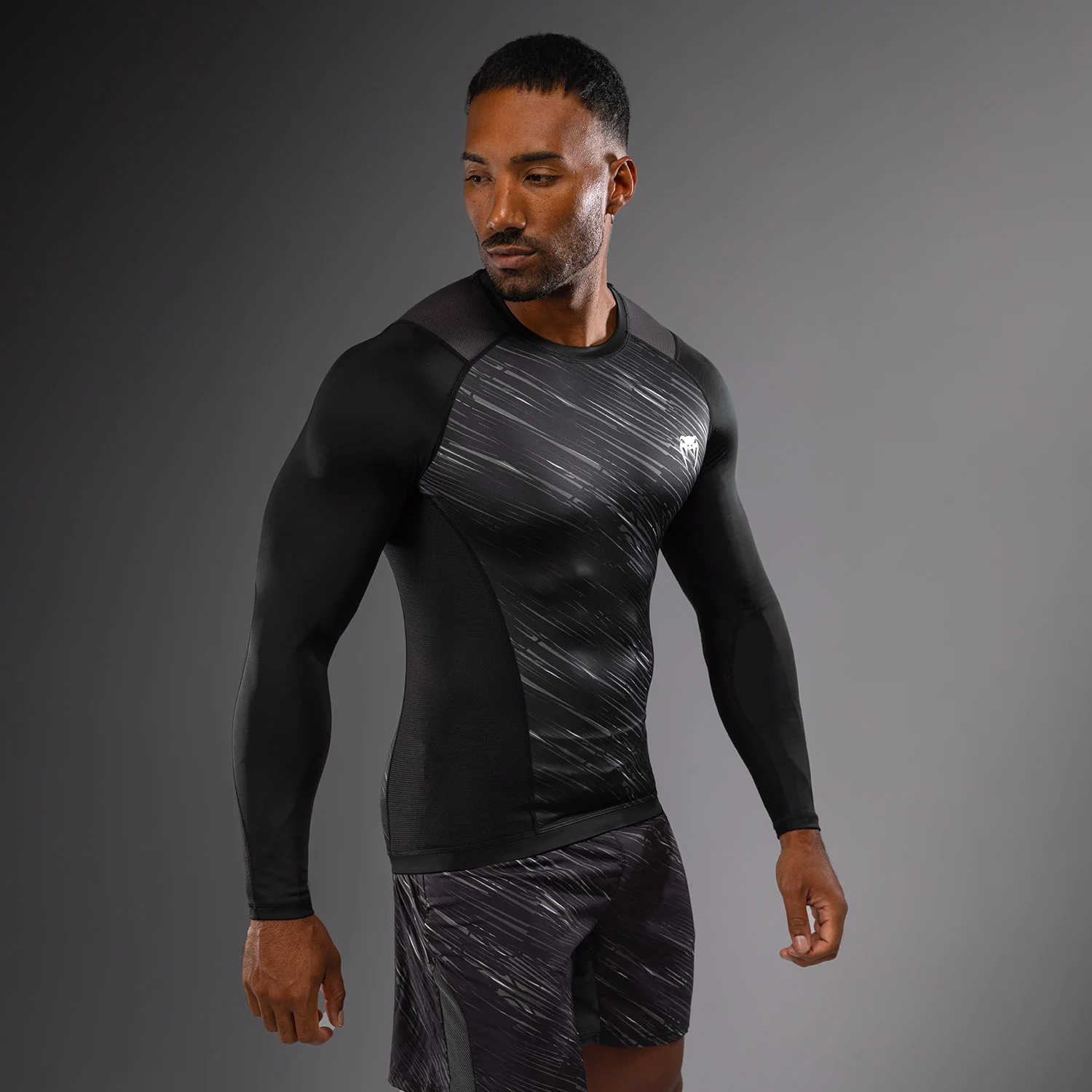 Venum Rapid Long Sleeve Rashguard - Black/Storm Grey - Image 5