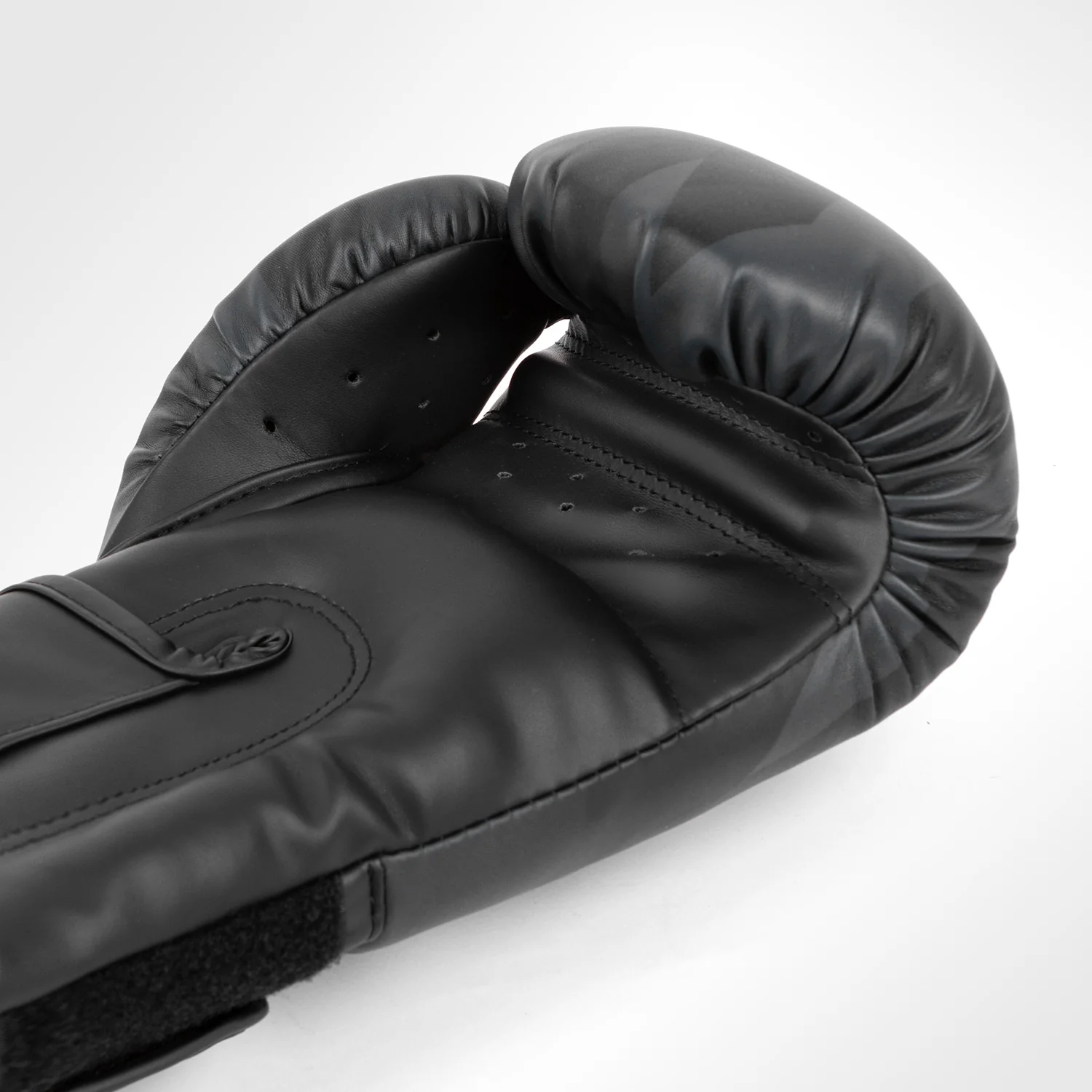 Venum Razor Boxing Gloves - Black/Gold - Image 4