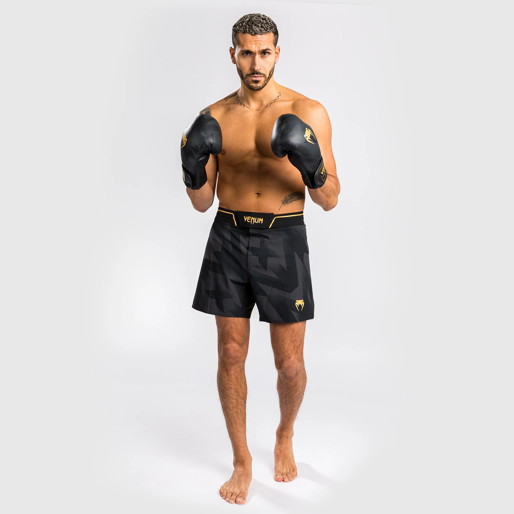 Venum Razor Fightshorts - Black/Gold - Image 4