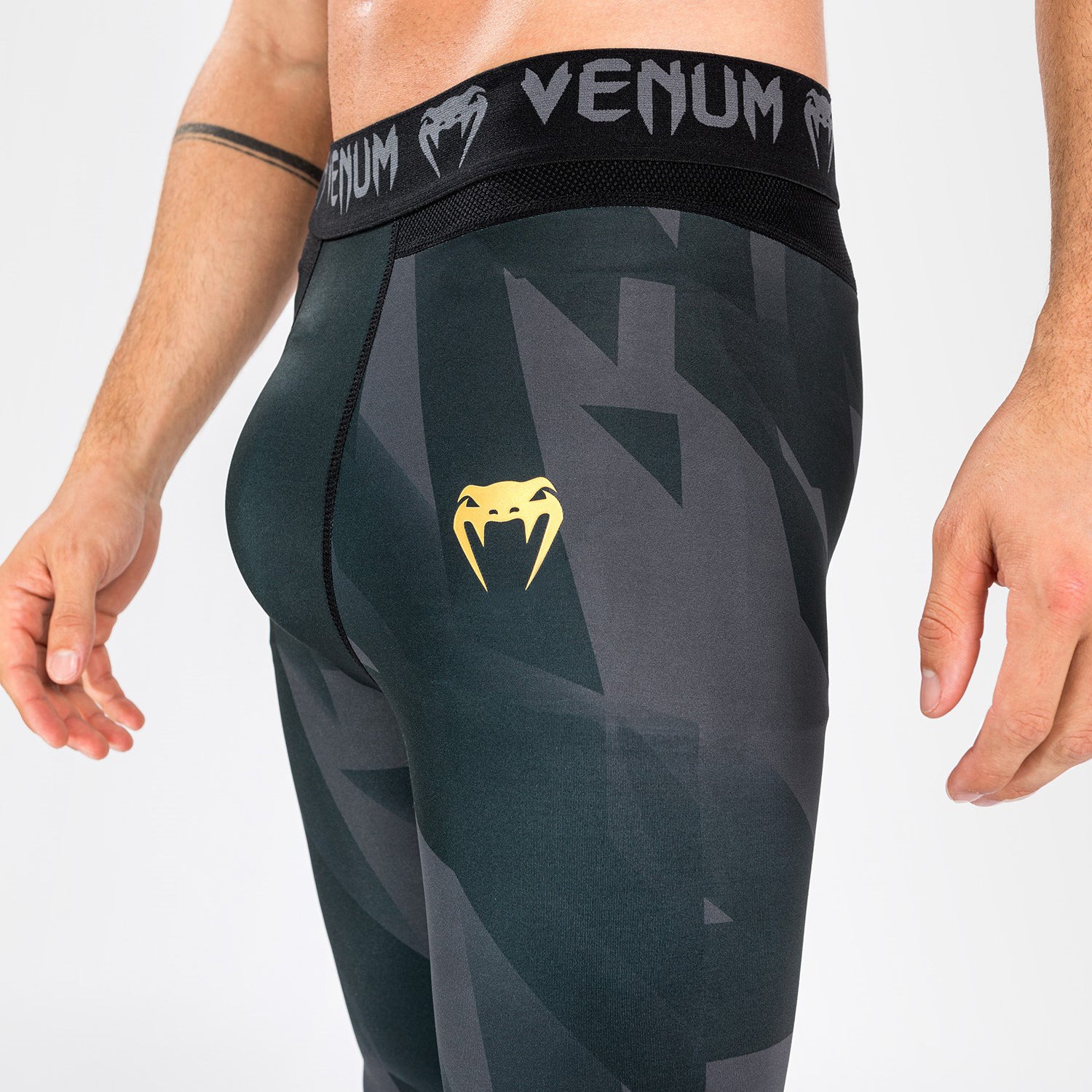 Venum Razor Spats - Black/Gold - Image 5