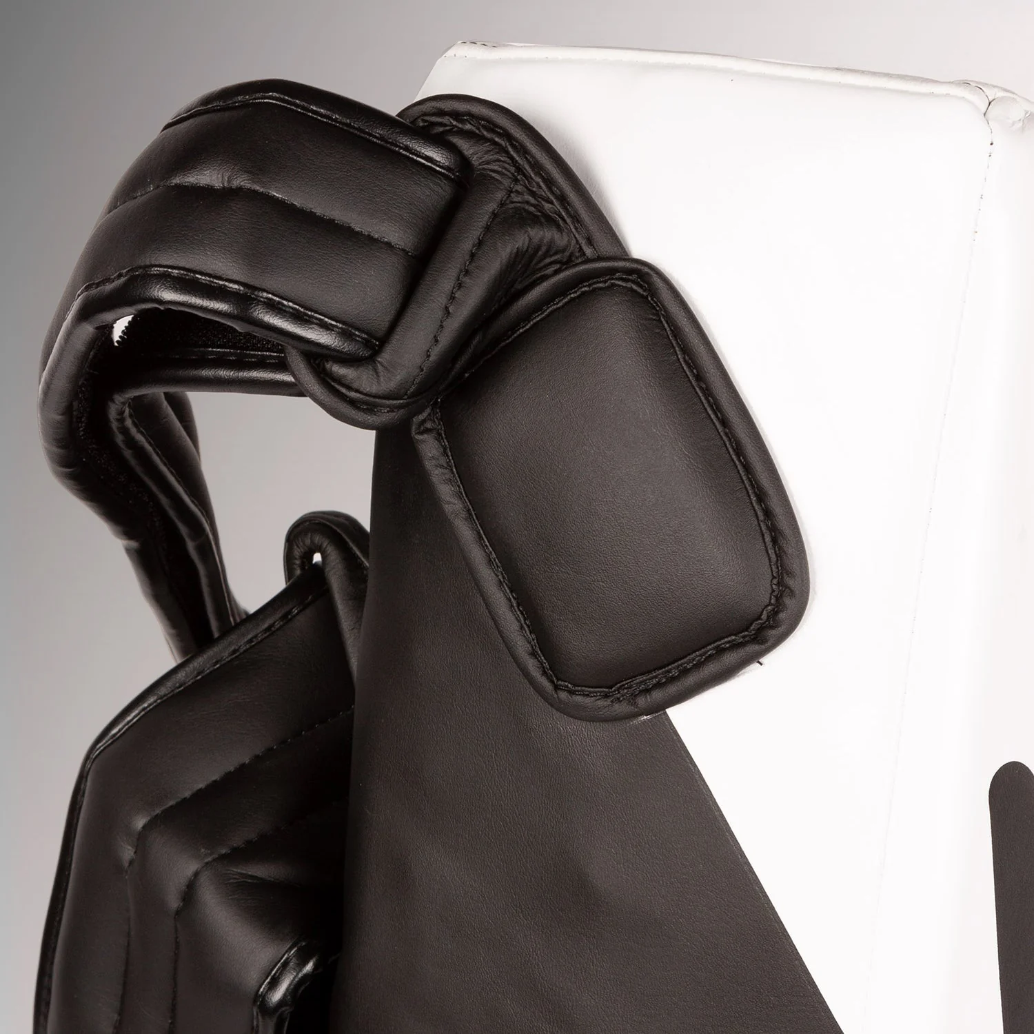 Venum Satchel Kick Shield - Black/White - Image 5