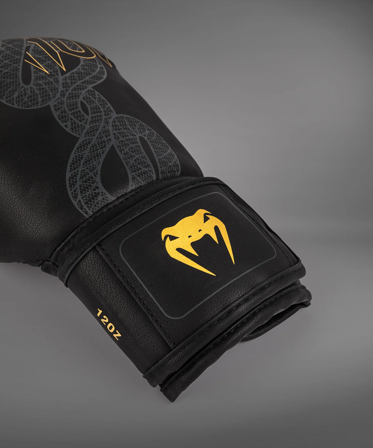 Venum Serpenti Boxing Gloves - Black/Silver/Gold - Image 4