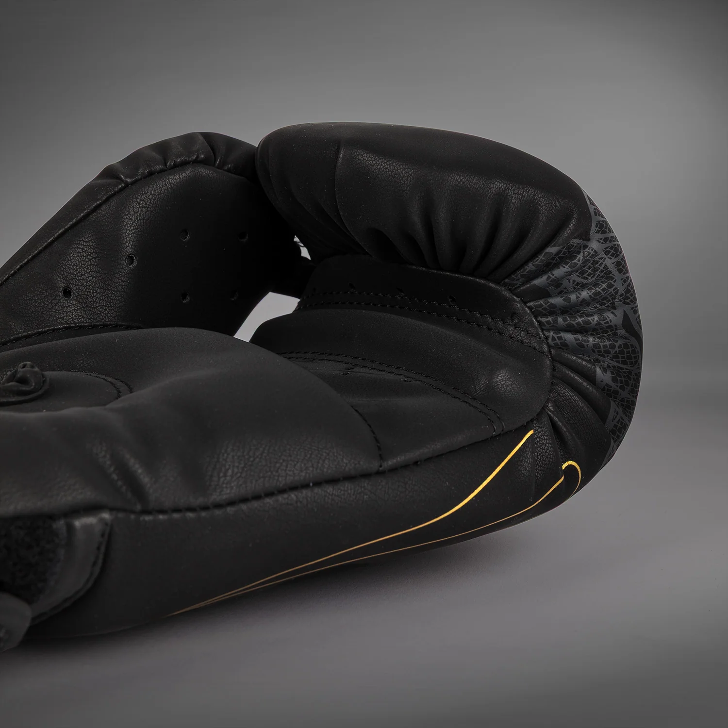 Venum Serpenti Boxing Gloves - Black/Silver/Gold - Image 6