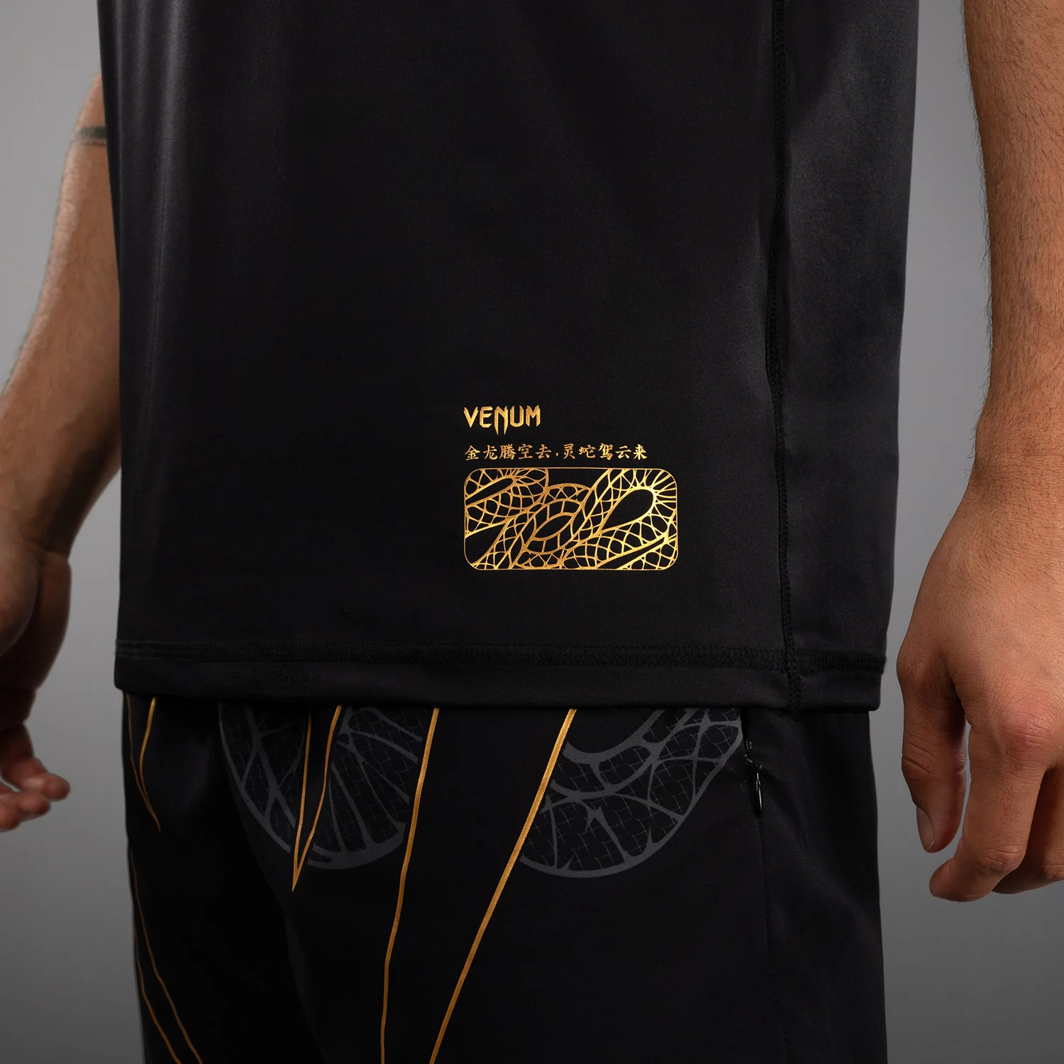 Venum Serpenti Dry Tech T-Shirt - Black/Silver/Gold - Image 7