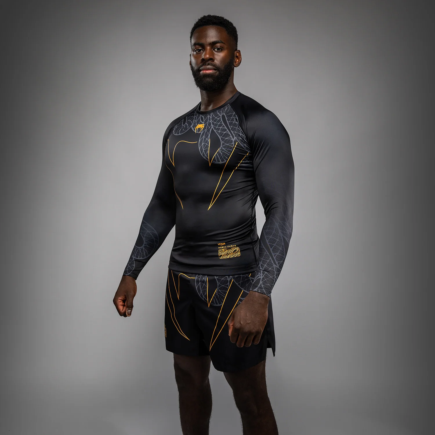 Venum Serpenti Long Sleeve Rashguard - Black/Silver/Gold - Image 4