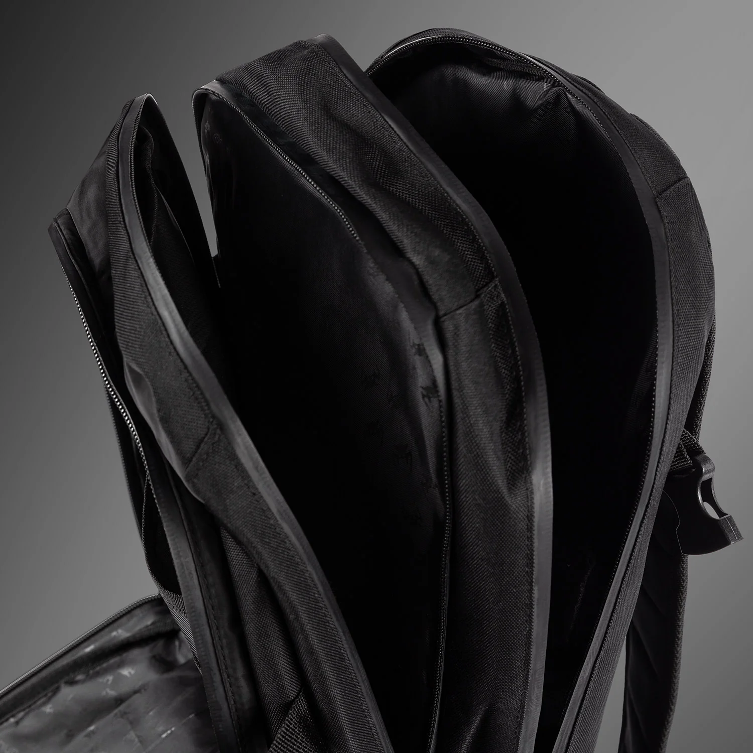 Venum Shockwave Backpack (20-25L)- Black - Image 5