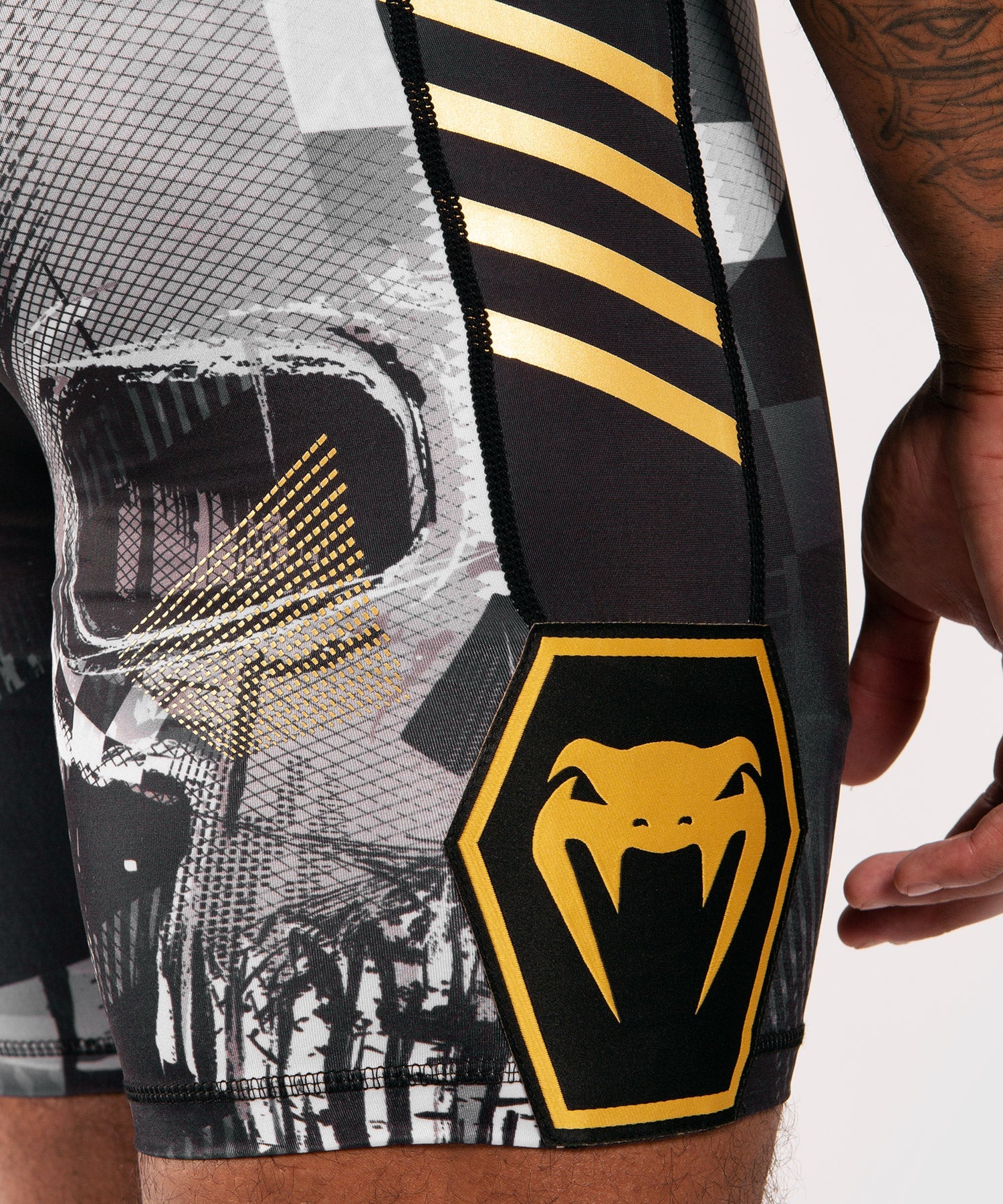 Venum Skull compression shorts - Black - Image 6