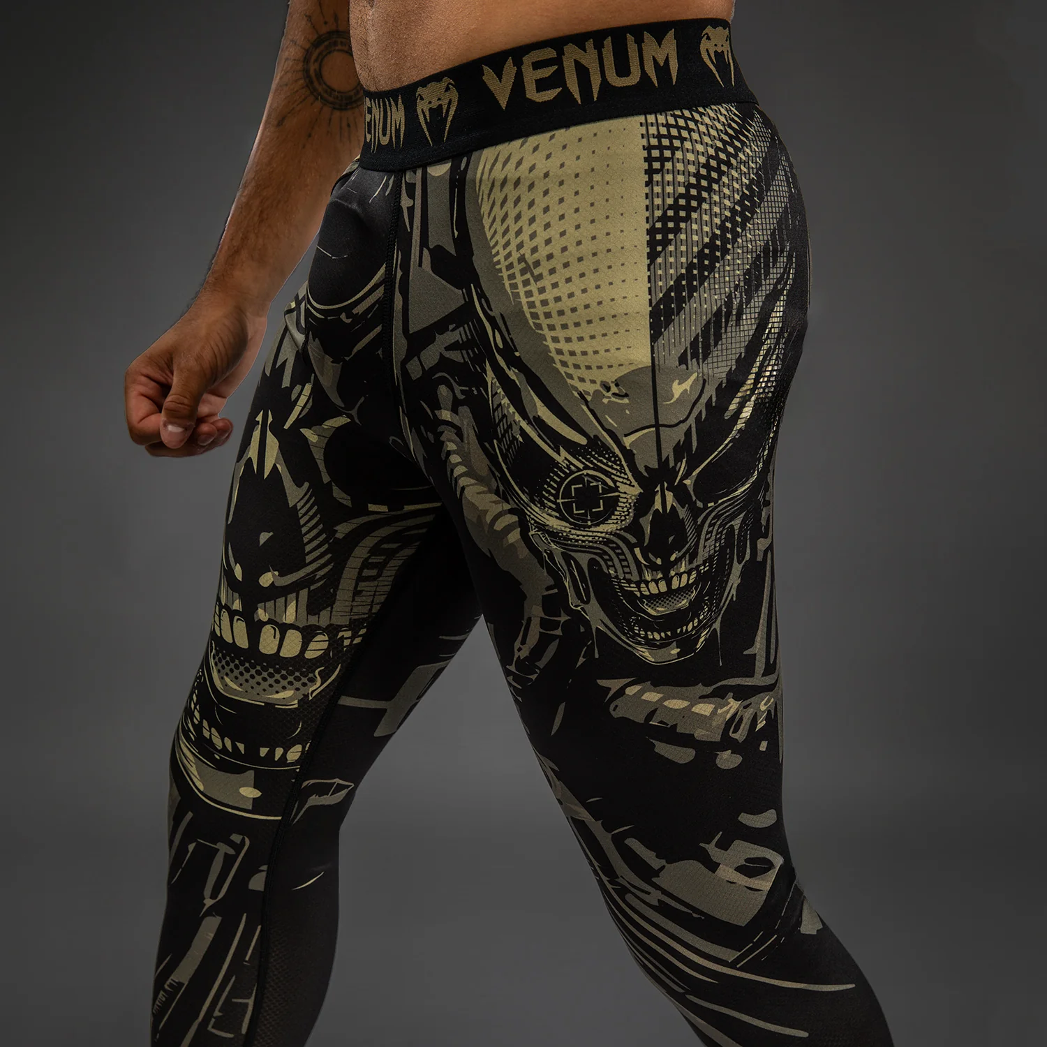 Venum Invader Spats - Black/Sand - Image 6