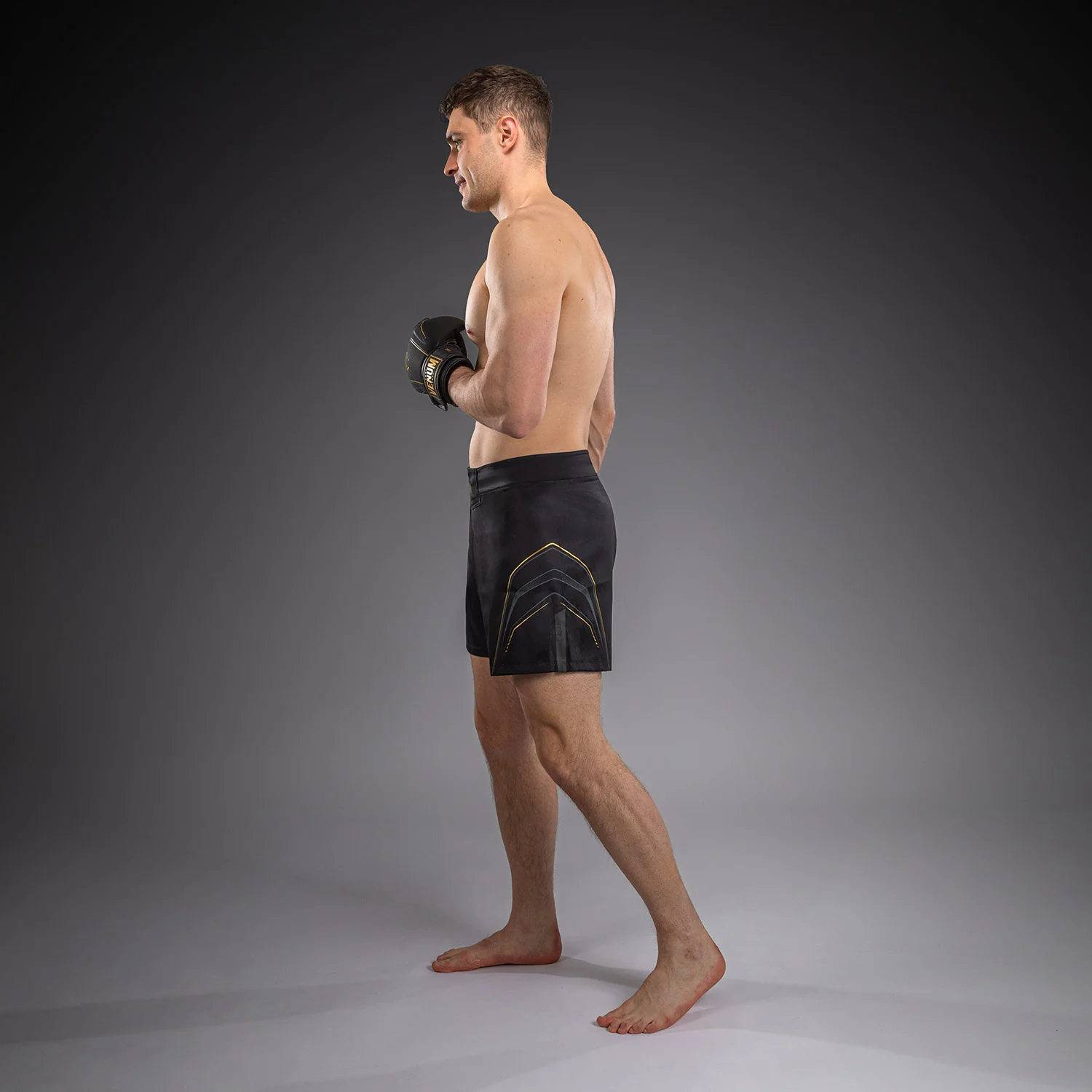 Venum Streamline Fightshorts - Black/Gold - Image 4