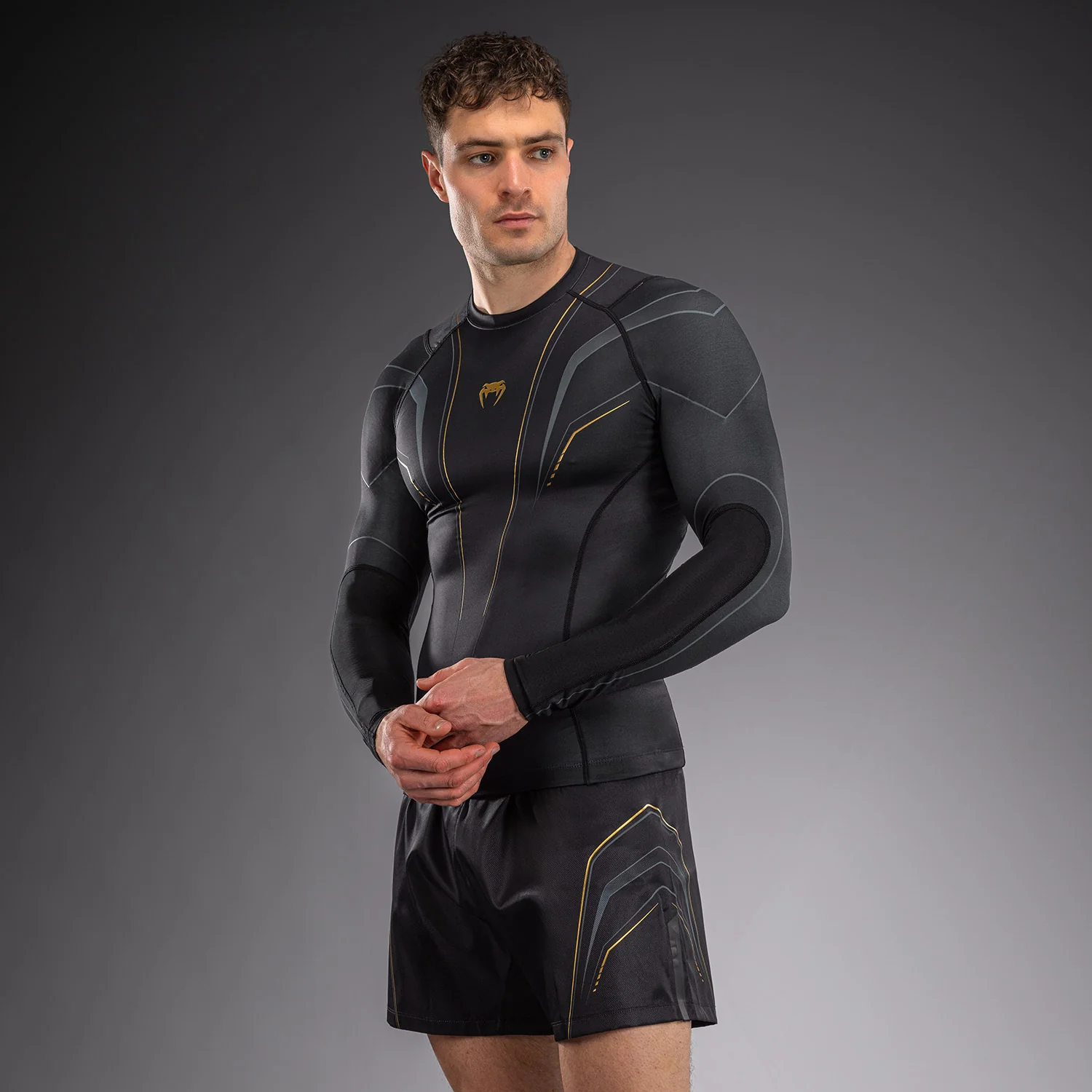 Venum Streamline Long Sleeve Rashguard - Black/Gold - Image 4
