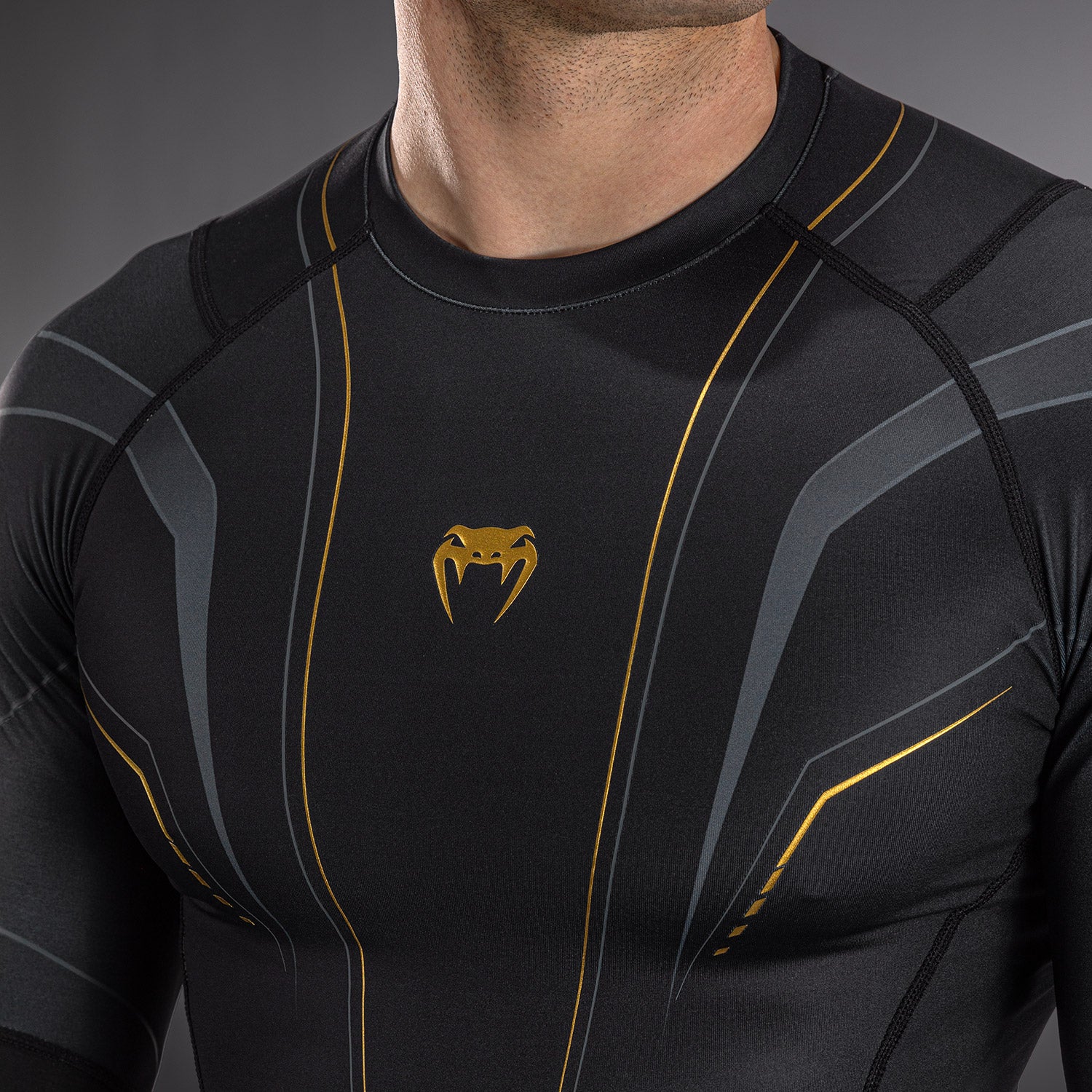 Venum Streamline Long Sleeve Rashguard - Black/Gold - Image 6