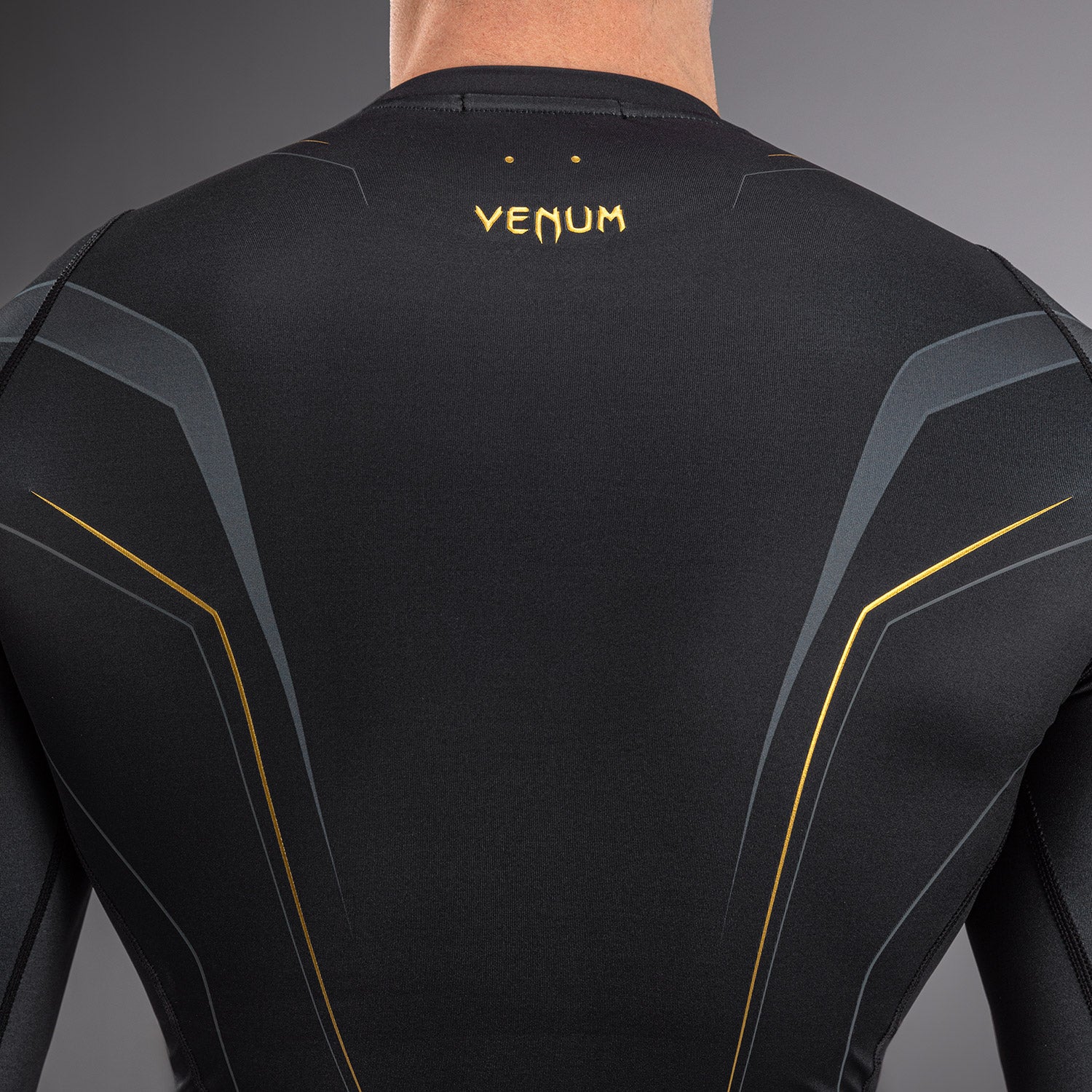 Venum Streamline Long Sleeve Rashguard - Black/Gold - Image 7