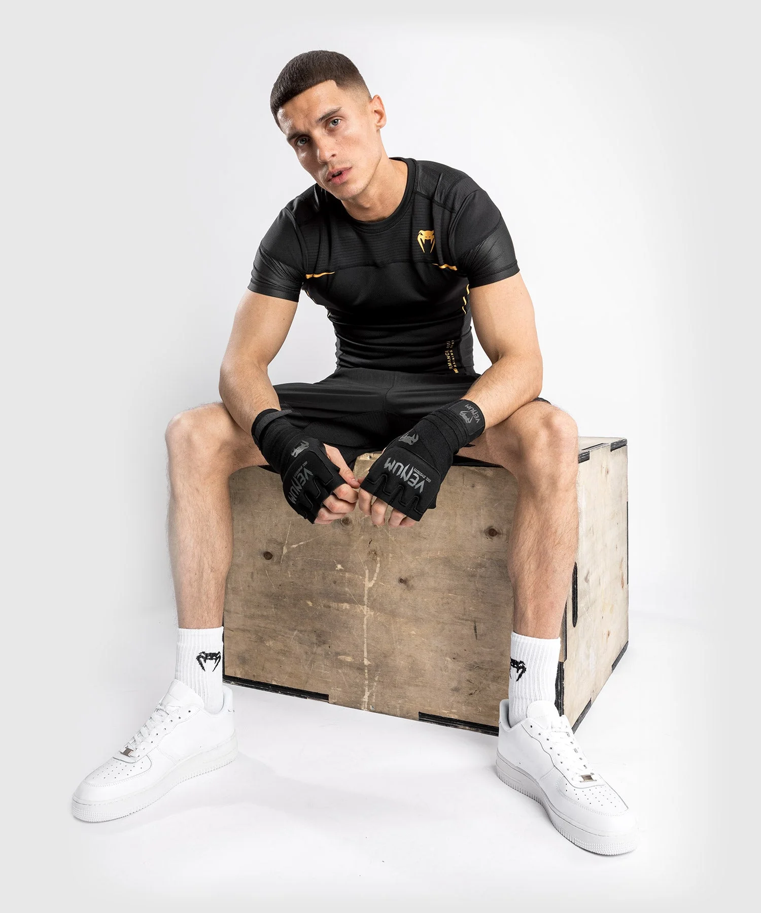 Venum tempest 2.0 Rashguard Short Sleeves – Black/Gold - Image 7