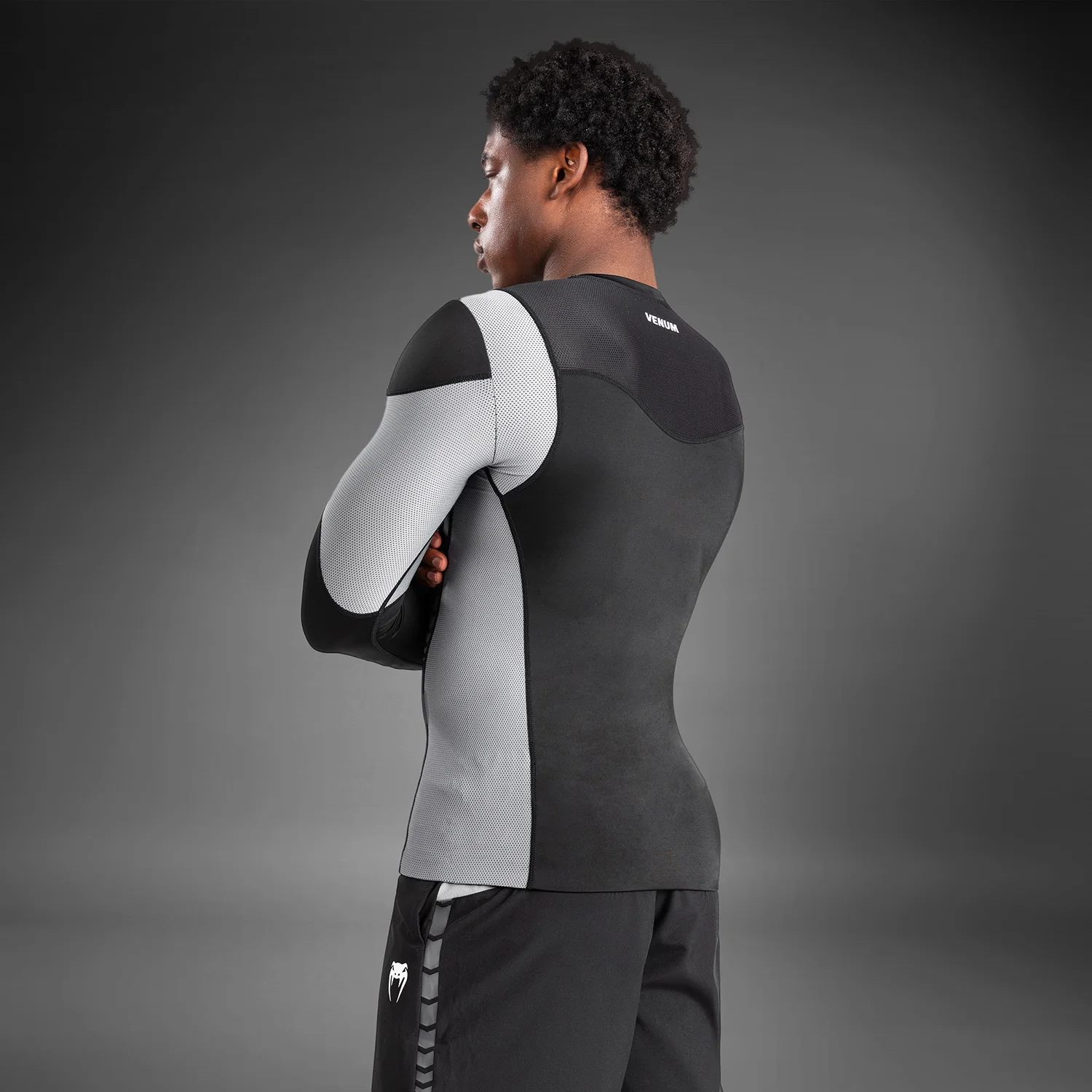 Venum Tempest Men's Long Sleeve Rashguard - Black/Grey - Image 2