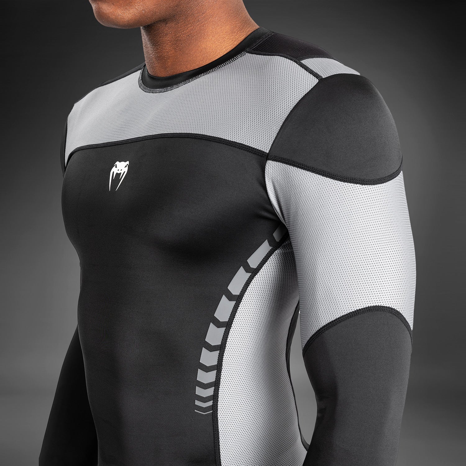 Venum Tempest Men's Long Sleeve Rashguard - Black/Grey - Image 3