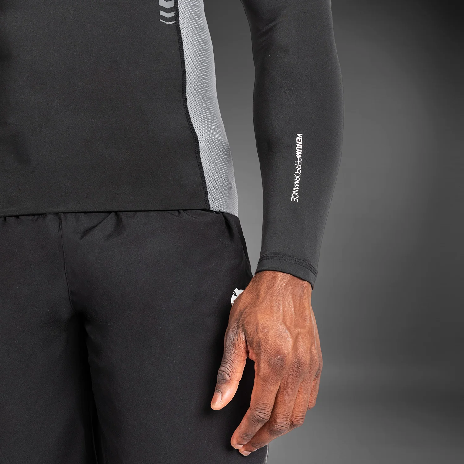 Venum Tempest Men's Long Sleeve Rashguard - Black/Grey - Image 4