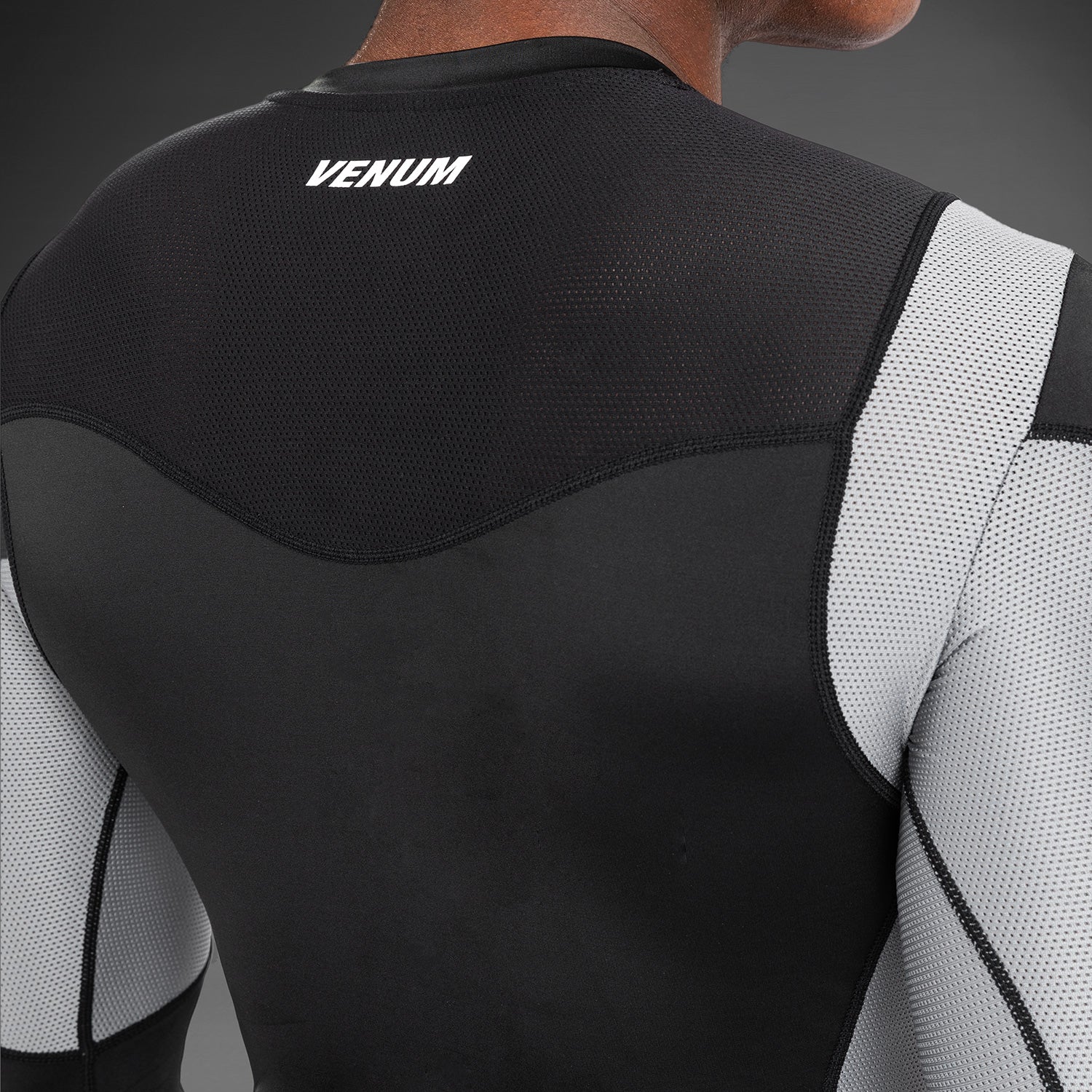 Venum Tempest Men's Long Sleeve Rashguard - Black/Grey - Image 5