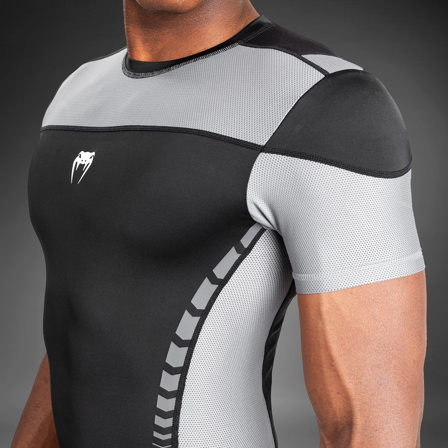 Venum Tempest Men's Short Sleeve Rashguard - Black/Grey - Image 2