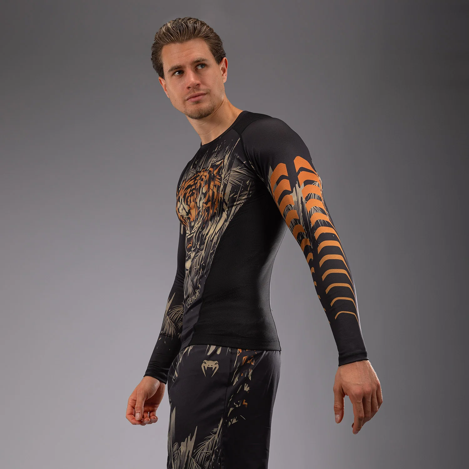 Venum Tiger Men's Long Sleeve Rashguard - Black/Neon Orange - Image 2
