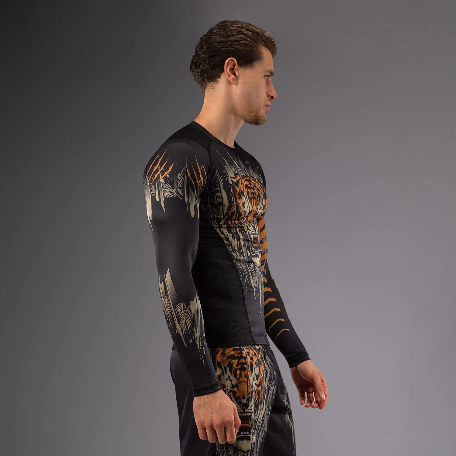 Venum Tiger Men's Long Sleeve Rashguard - Black/Neon Orange - Image 3