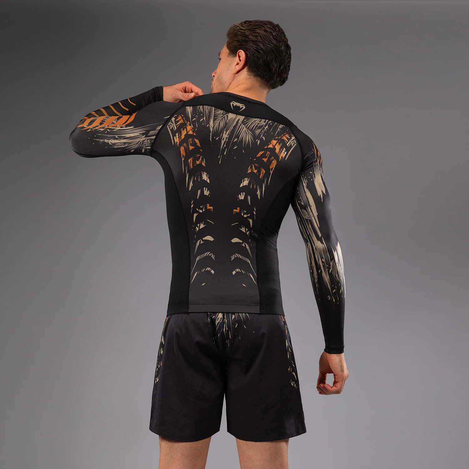 Venum Tiger Men's Long Sleeve Rashguard - Black/Neon Orange - Image 4