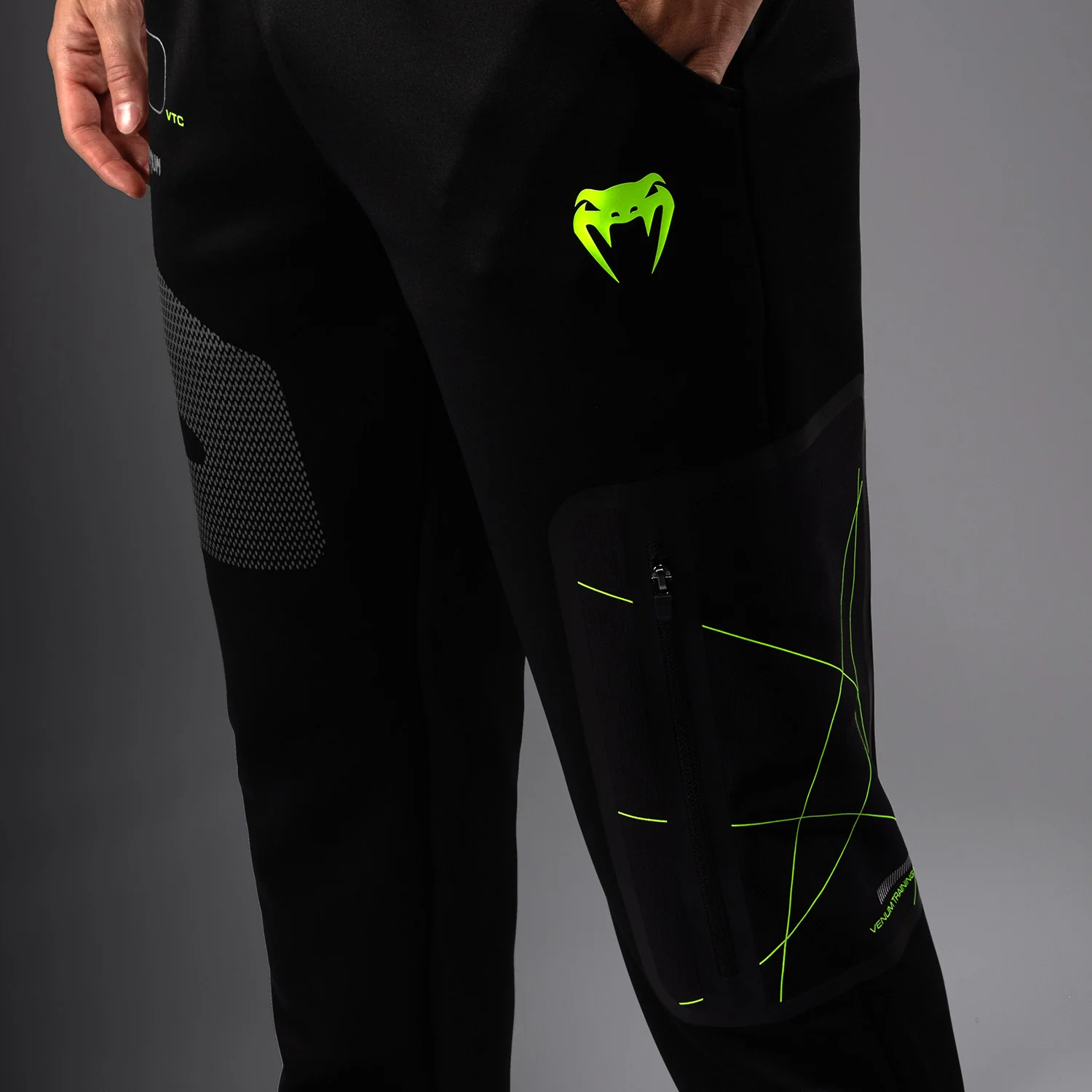 Venum Training Camp 4.0 Jogger - Black/Neon Green - Image 7