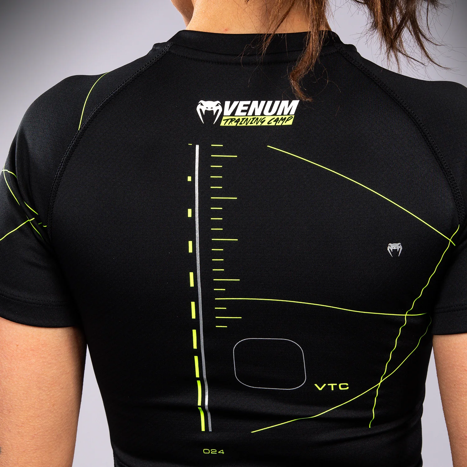 Venum Training Camp 4.0 Short Sleeve Rashguard - Black/Neon Green - Image 6