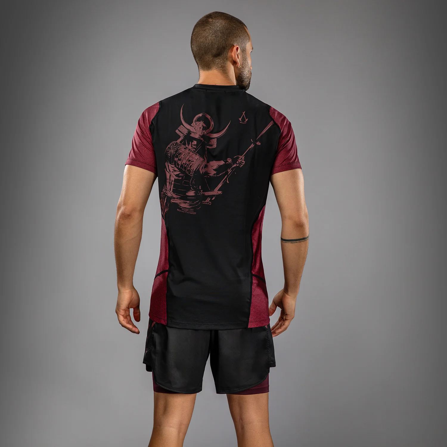Venum x Assassin’s Creed Shadows Men’s Dry-Tech T-Shirt - Burgundy/Black - Image 2