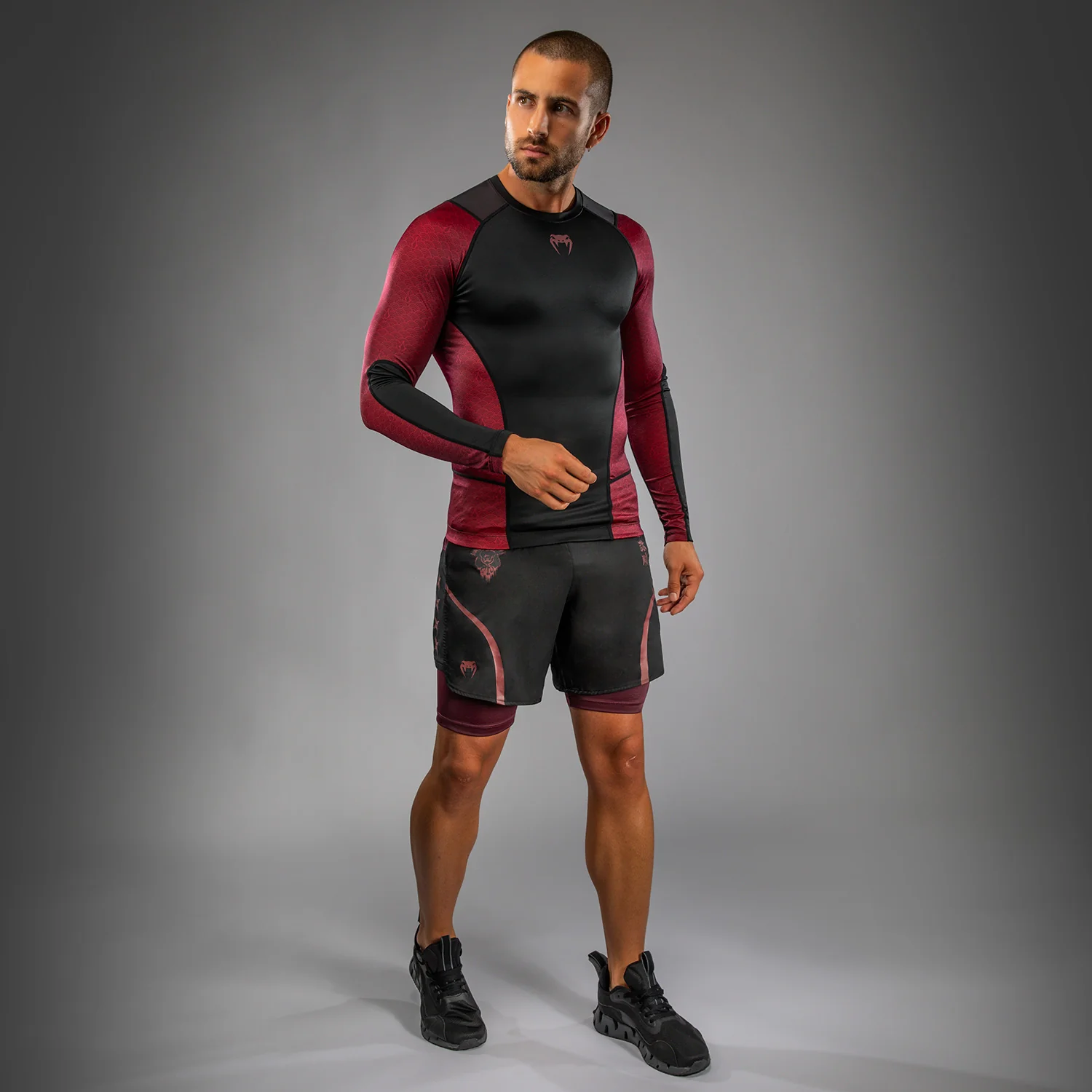Venum x Assassin’s Creed Shadows Men’s Long Sleeve Rashguard - Burgundy/Black - Image 3