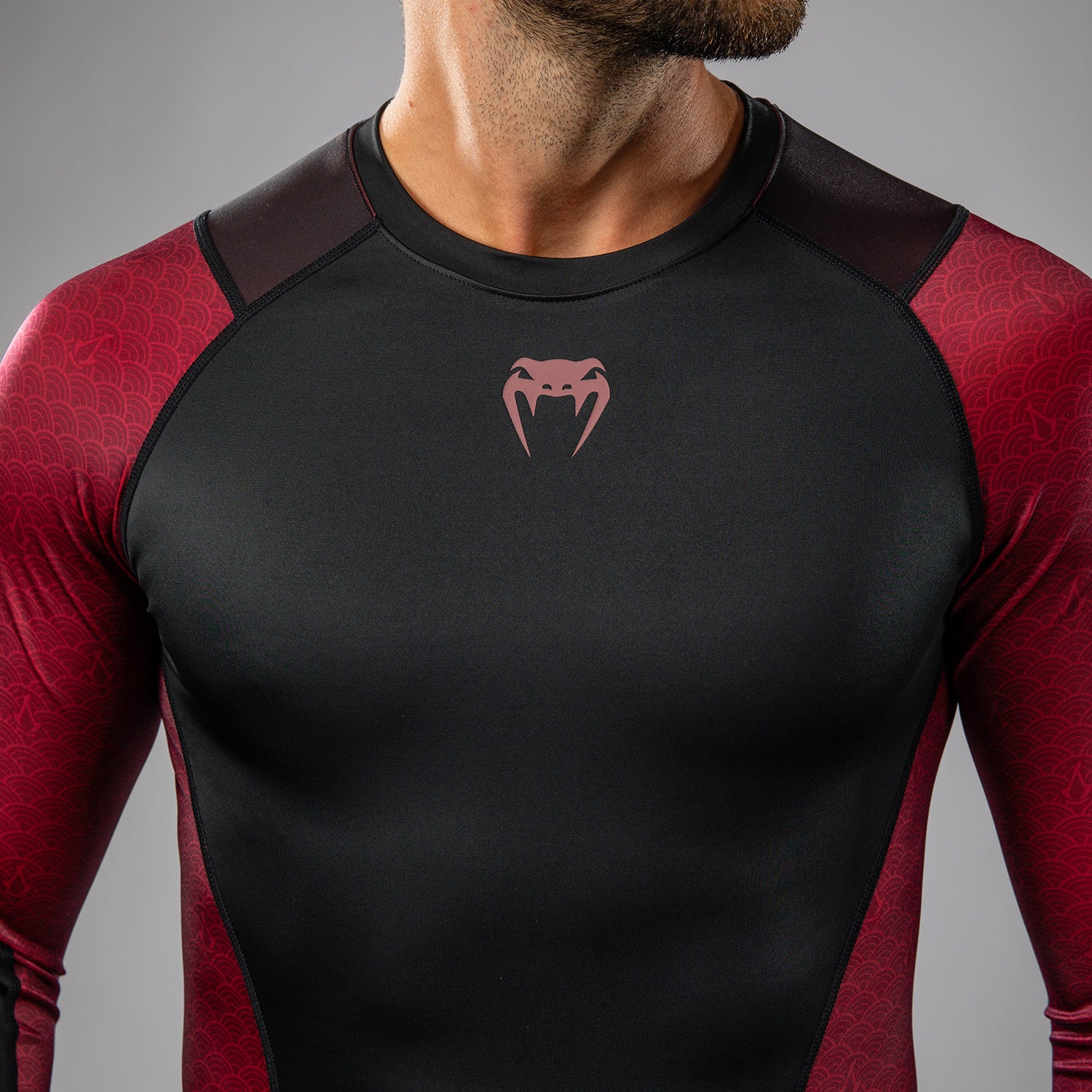 Venum x Assassin’s Creed Shadows Men’s Long Sleeve Rashguard - Burgundy/Black - Image 5