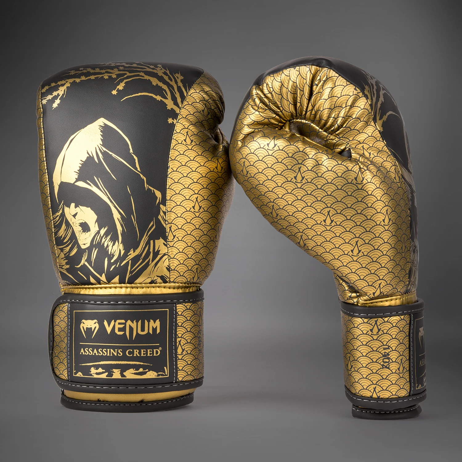 Venum x Assassin's Creed Shadows Boxing Gloves - Black/Gold - Image 2