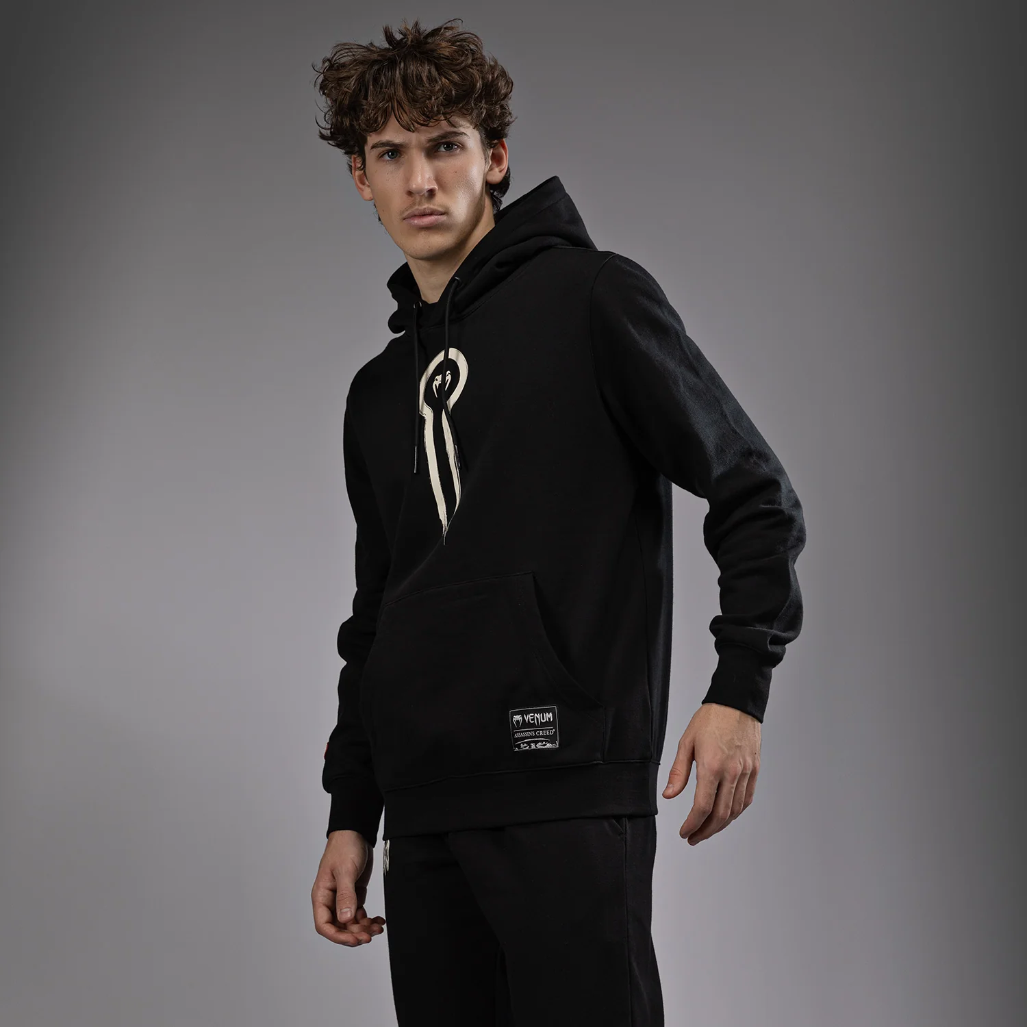 Venum x Assassin's Creed Shadows Hoodie - Black - Image 4