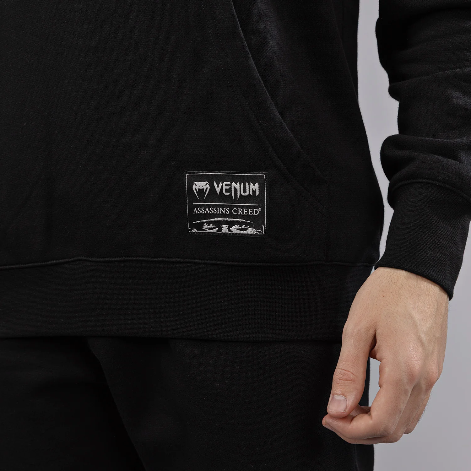 Venum x Assassin's Creed Shadows Hoodie - Black - Image 7