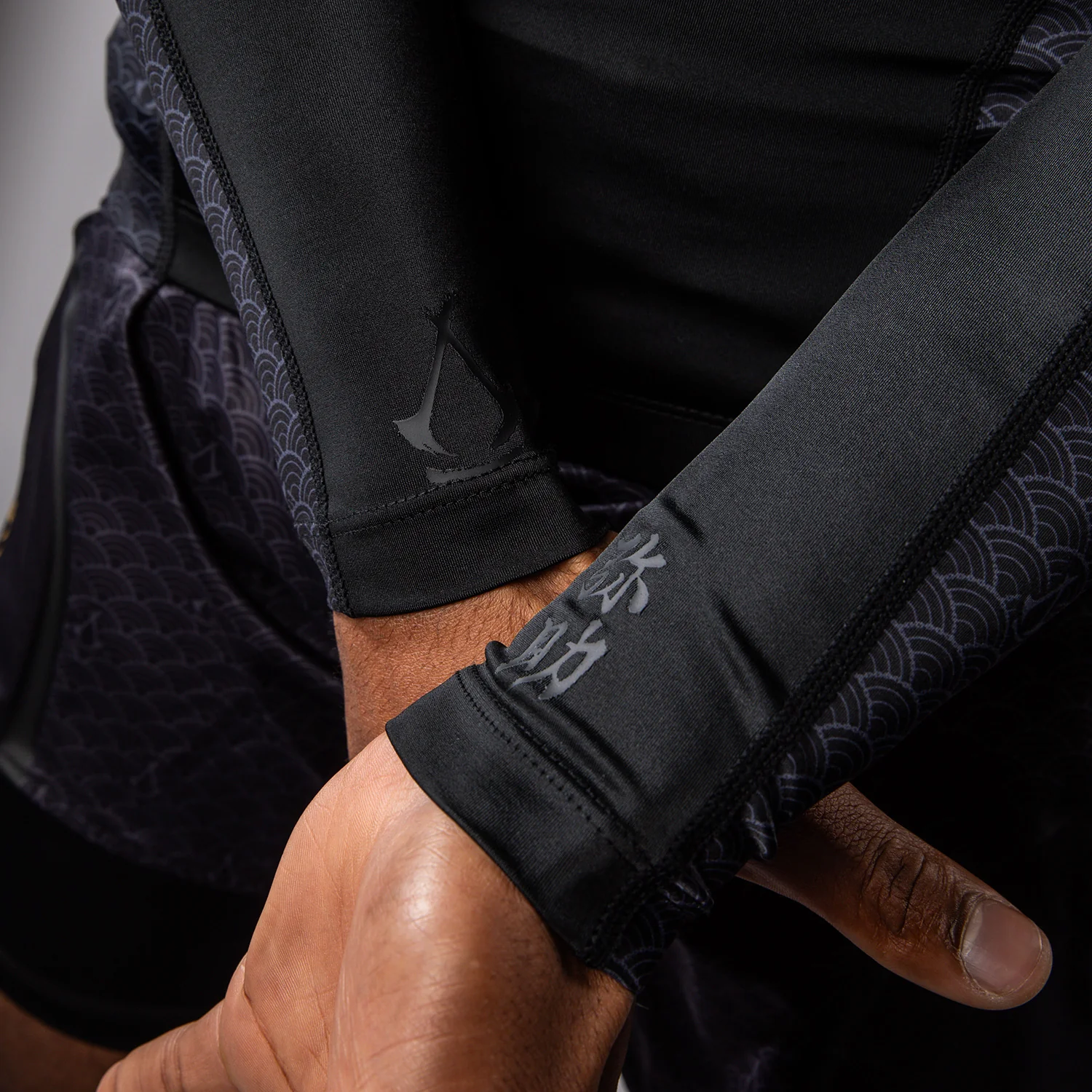 Venum x Assassin's Creed Shadows Rashguard Long Sleeve - Black - Image 7