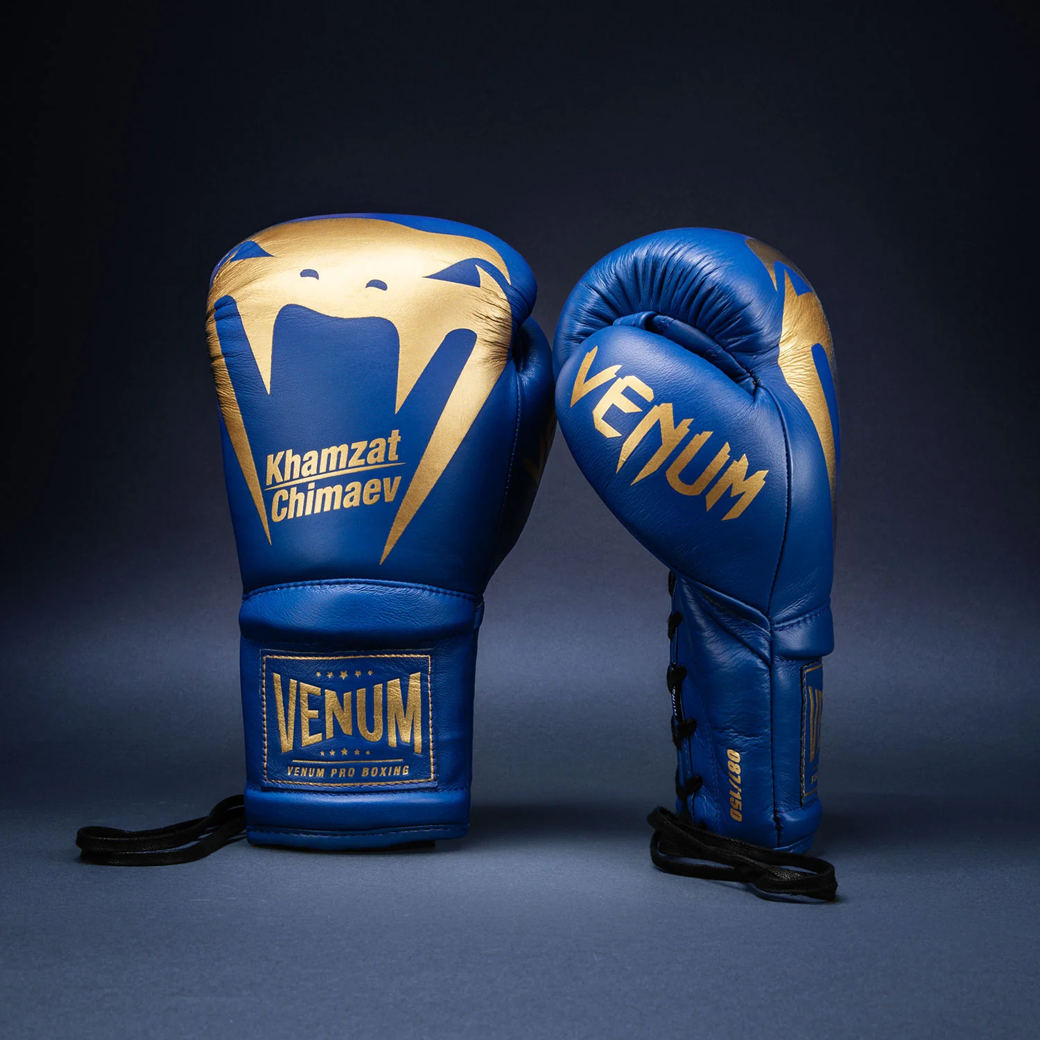 Venum Giant 2.0 Khamzat Chimaev Pro boxing gloves - Blue gold - Image 3