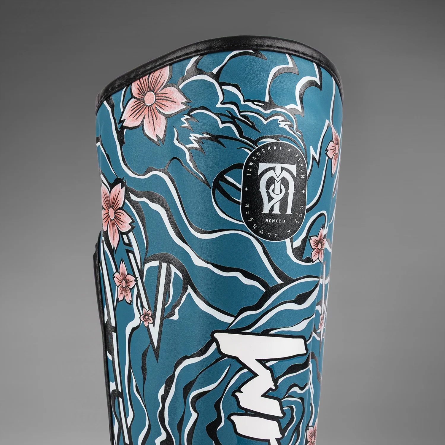 Venum x Tawanchay Shinguards Blue/White - Image 3